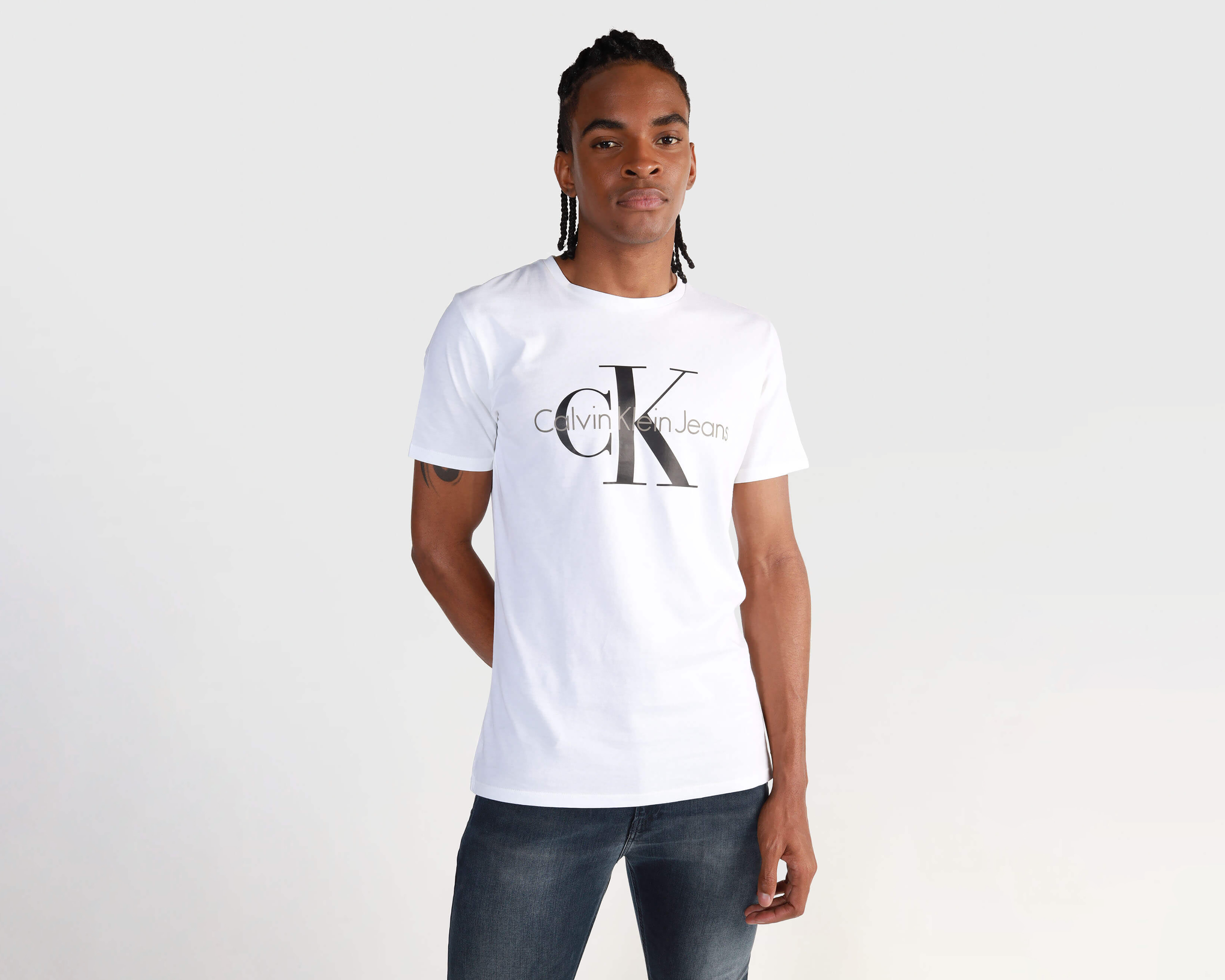 Foto 2 pulgar | Foto 1 | Playera de Cuello Redondo Blanca Calvin Klein para Hombre