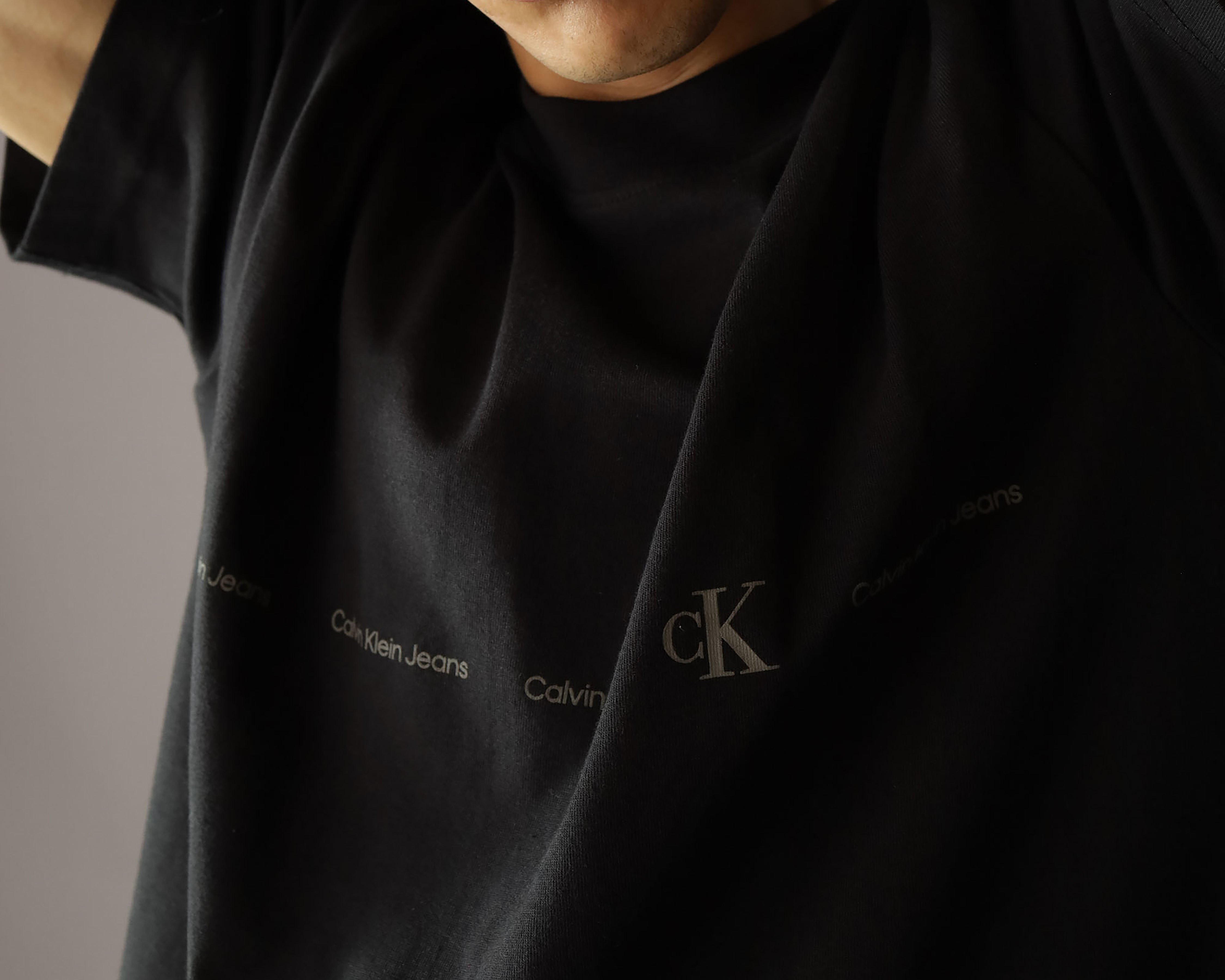 Foto 3 | Foto 3 | Playera de Cuello Redondo Negra Calvin Klein para Hombre