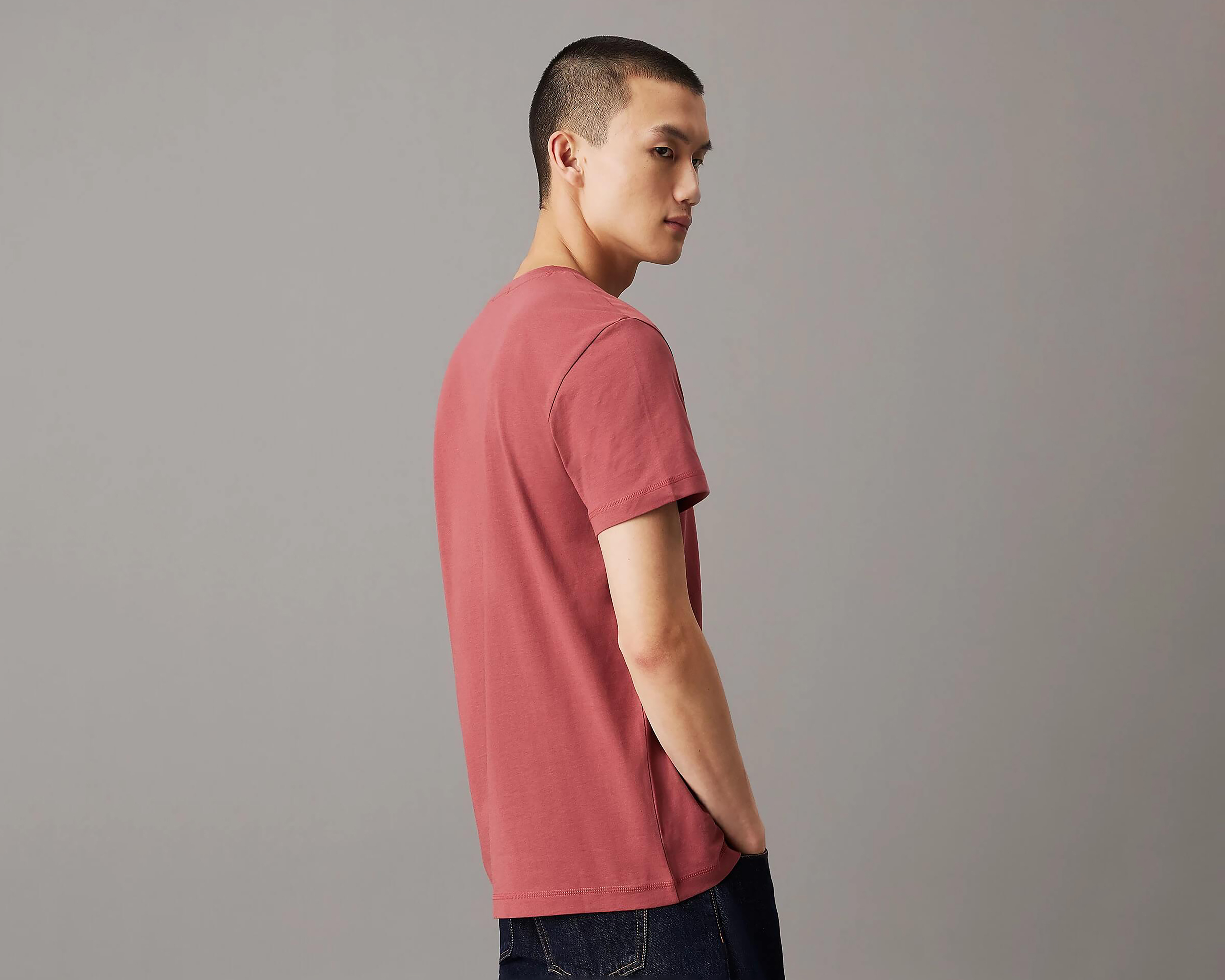 Foto 4 pulgar | Foto 3 | Playera de Cuello Redondo Roja Calvin Klein para Hombre