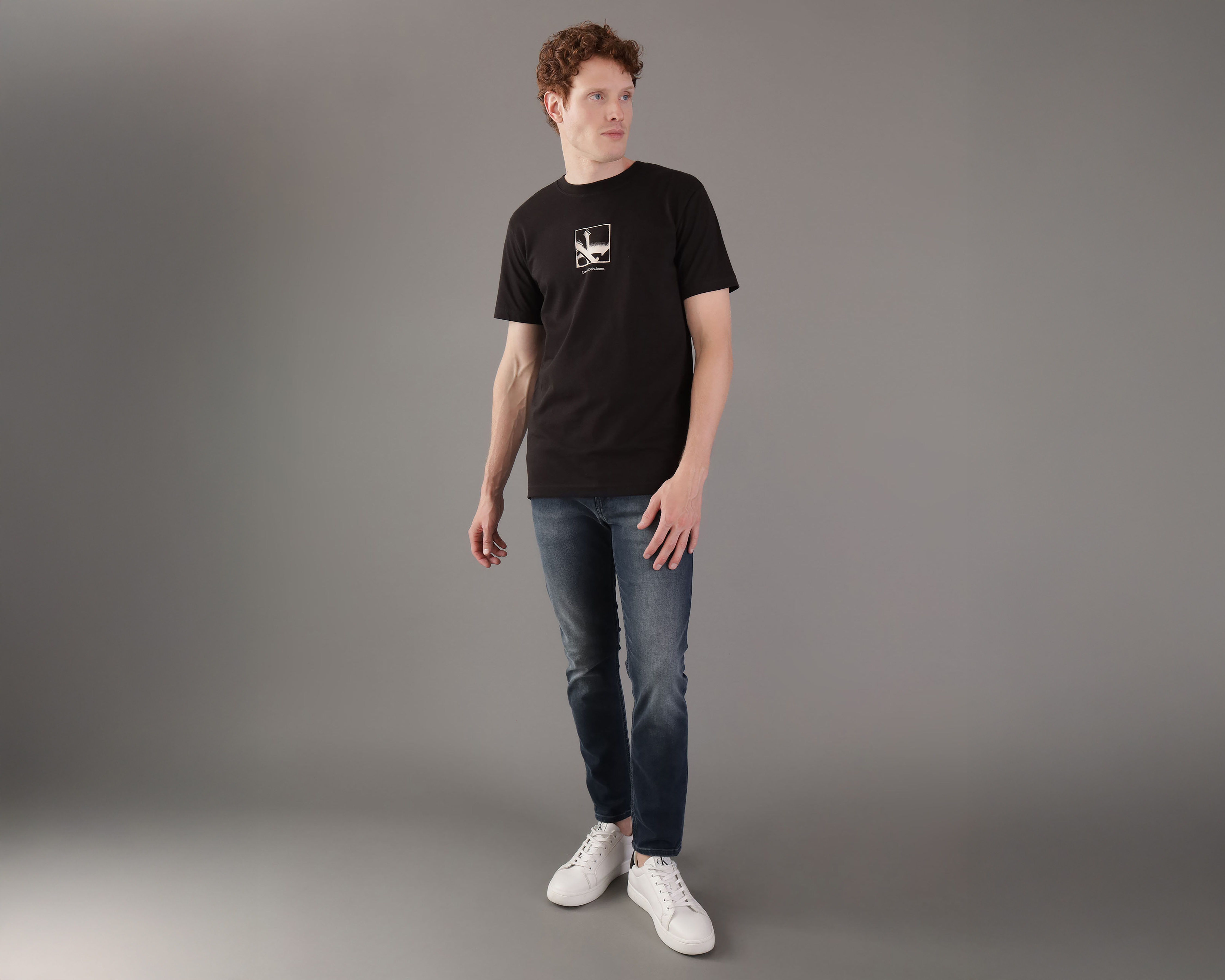 Foto 3 pulgar | Foto 2 | Playera de Cuello Redondo Negra Calvin Klein para Hombre