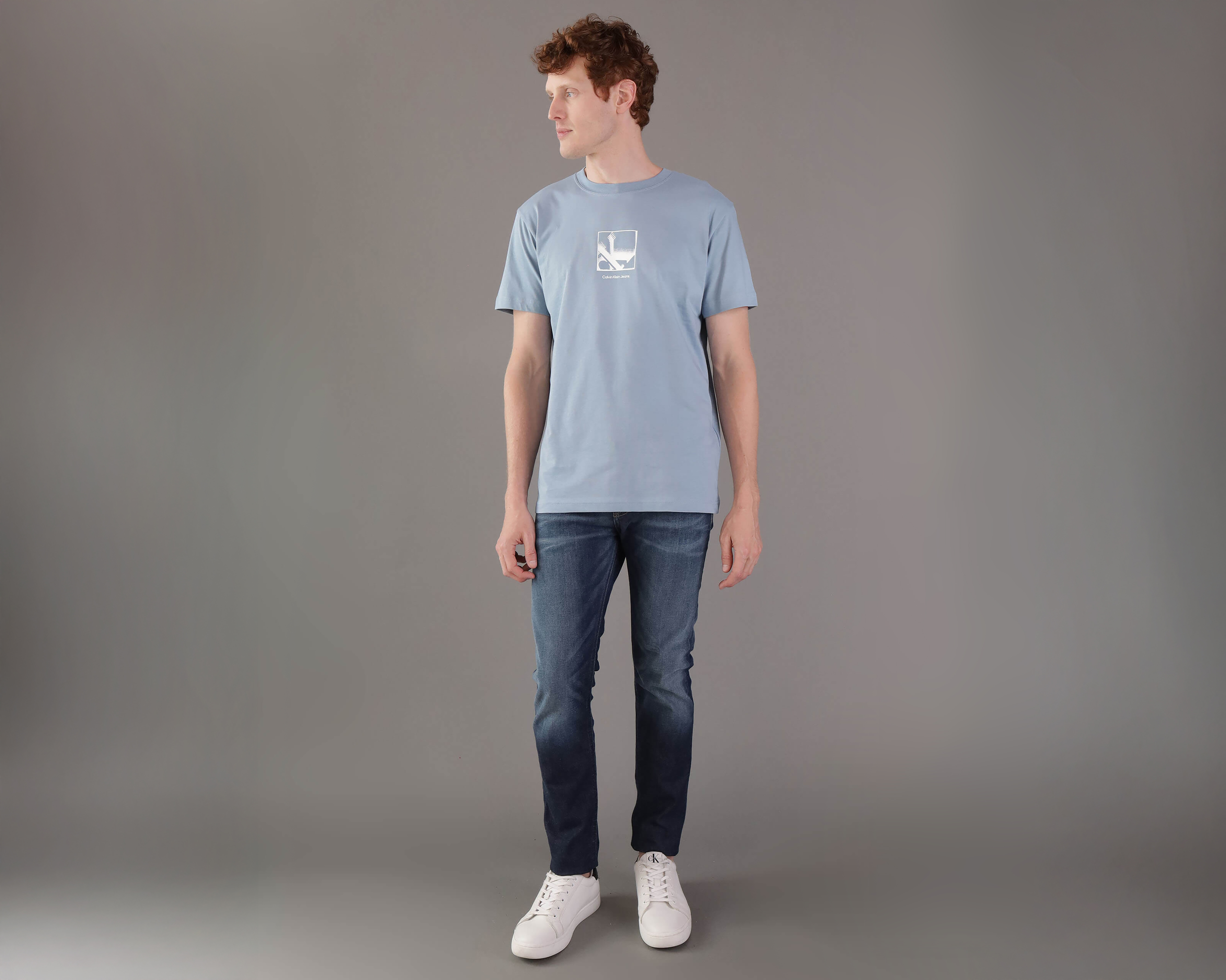 Foto 3 pulgar | Foto 2 | Playera de Cuello Redondo Azul Calvin Klein para Hombre