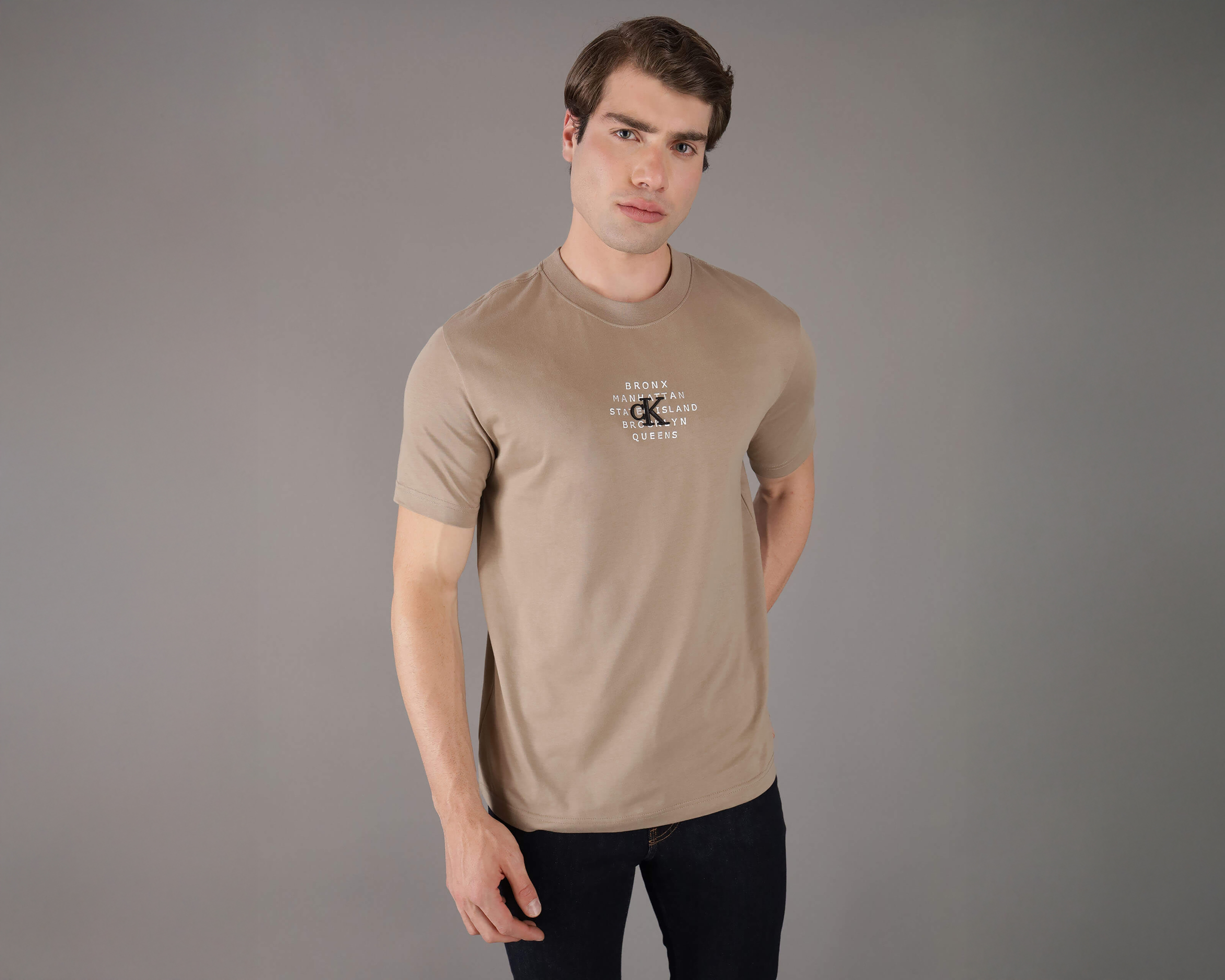 Foto 1 | Foto 1 | Playera de Cuello Redondo Café Calvin Klein para Hombre