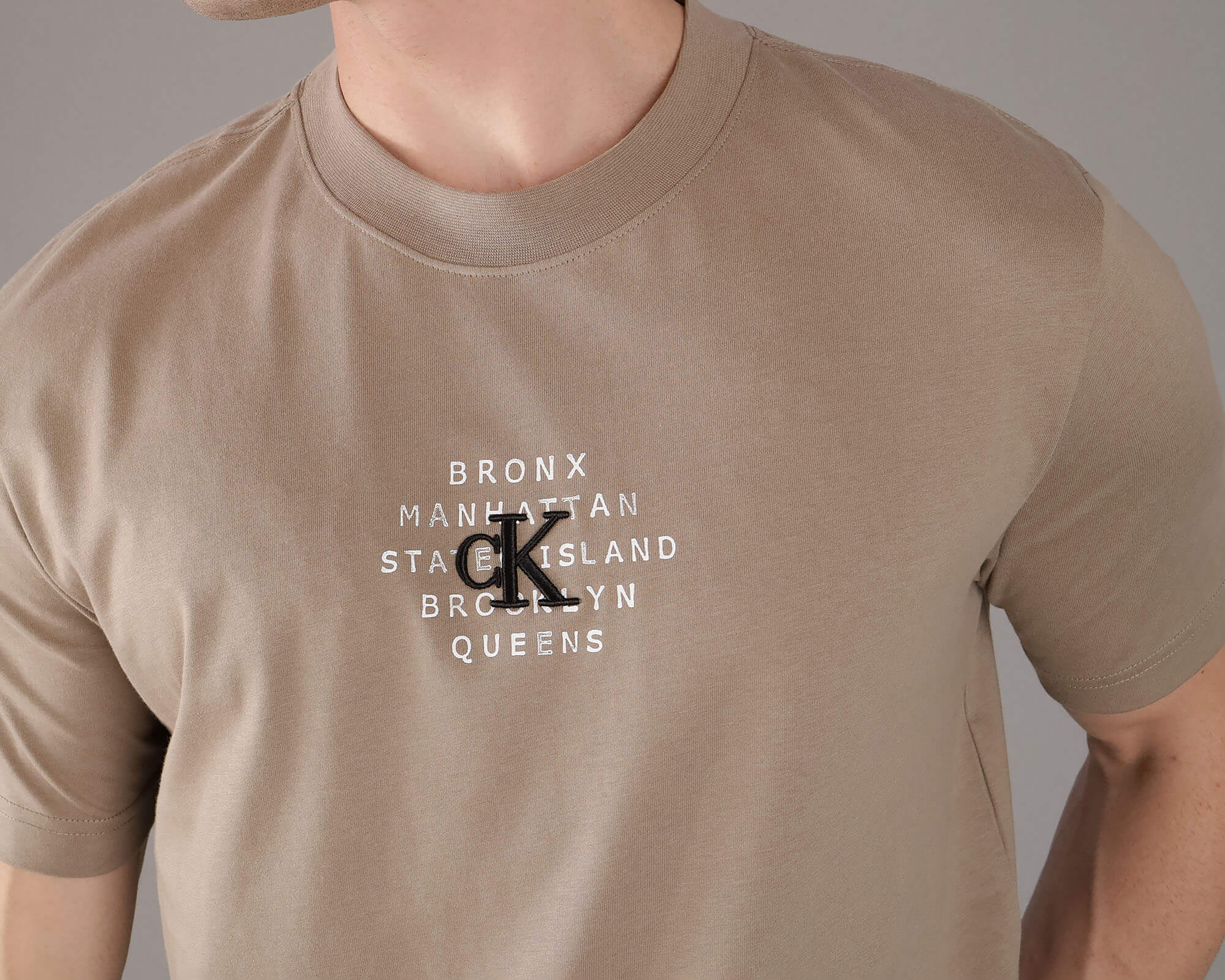 Foto 4 | Foto 4 | Playera de Cuello Redondo Café Calvin Klein para Hombre