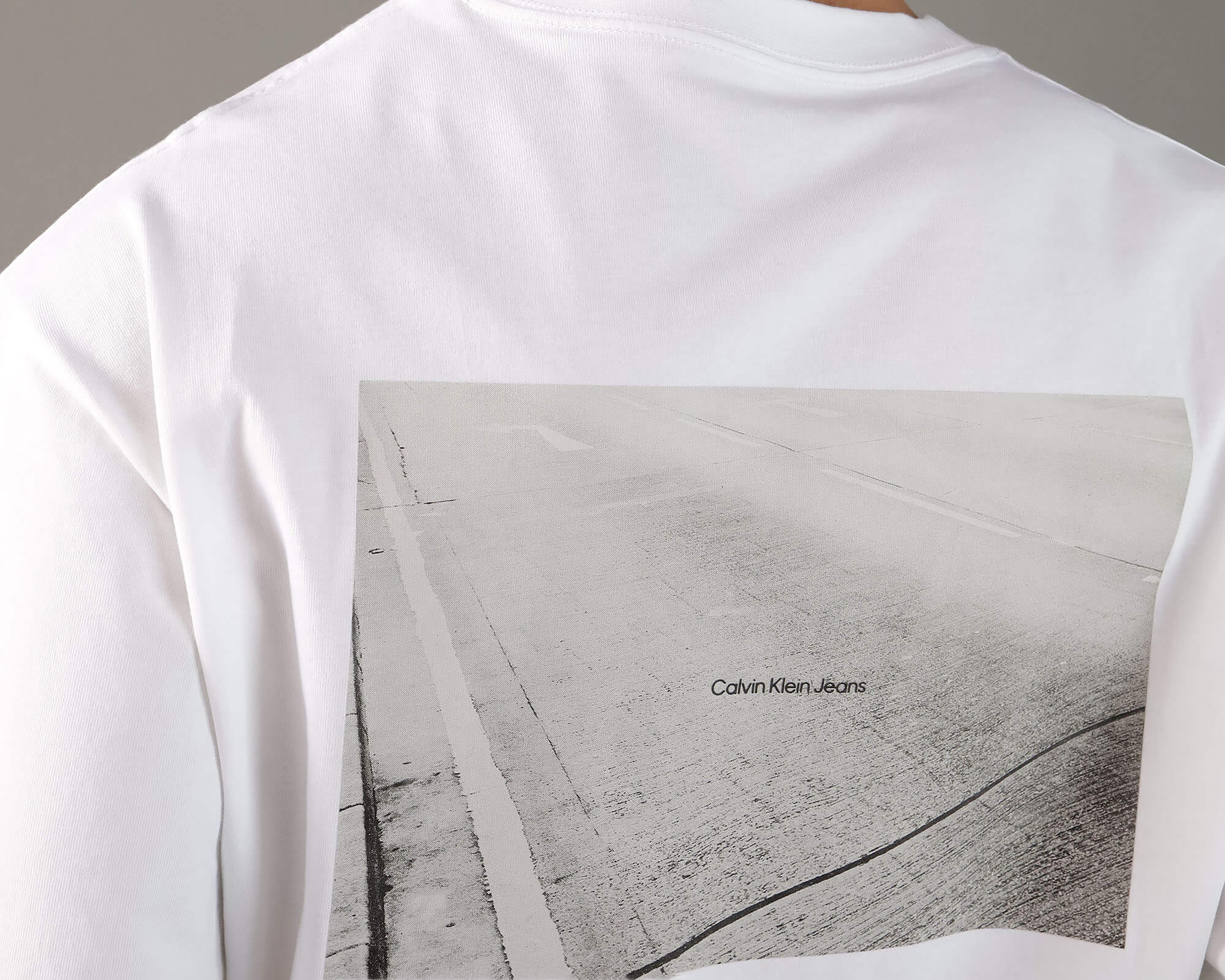 Foto 4 | Foto 4 | Playera de Cuello Redondo Blanca Calvin Klein para Hombre