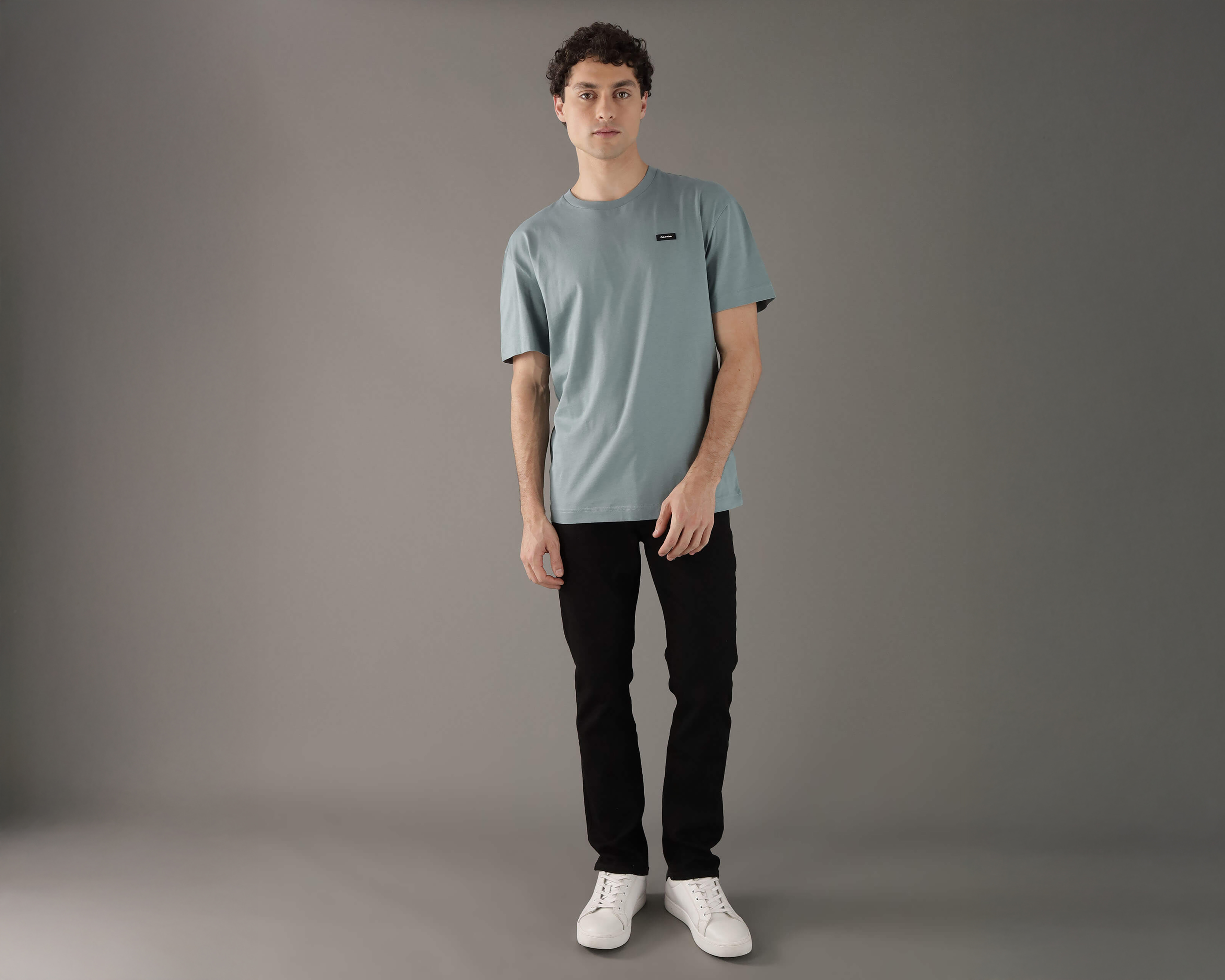 Foto 3 pulgar | Foto 2 | Playera de Cuello Redondo Azul Calvin Klein para Hombre