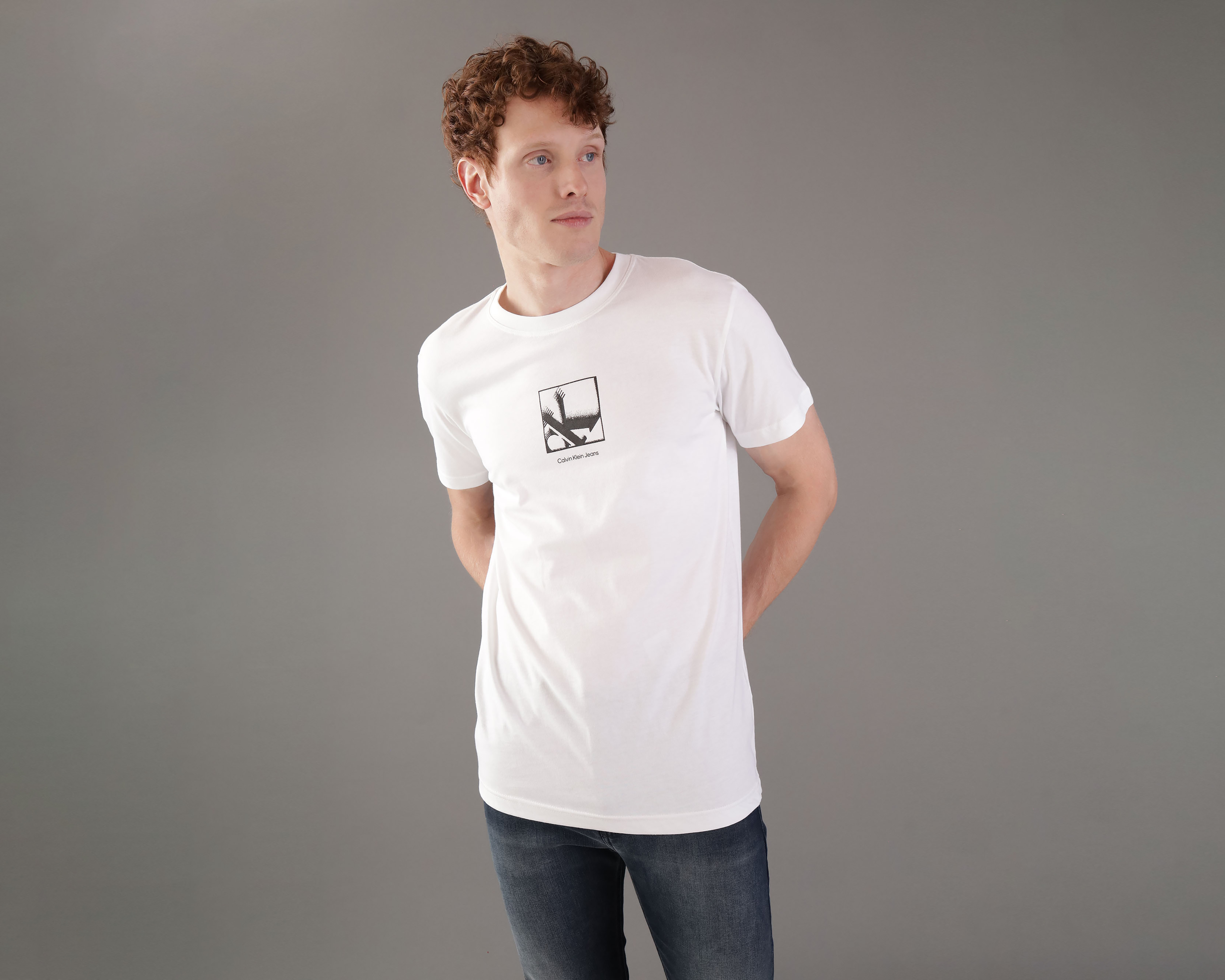 Foto 2 pulgar | Foto 1 | Playera de Cuello Redondo Blanca Calvin Klein para Hombre