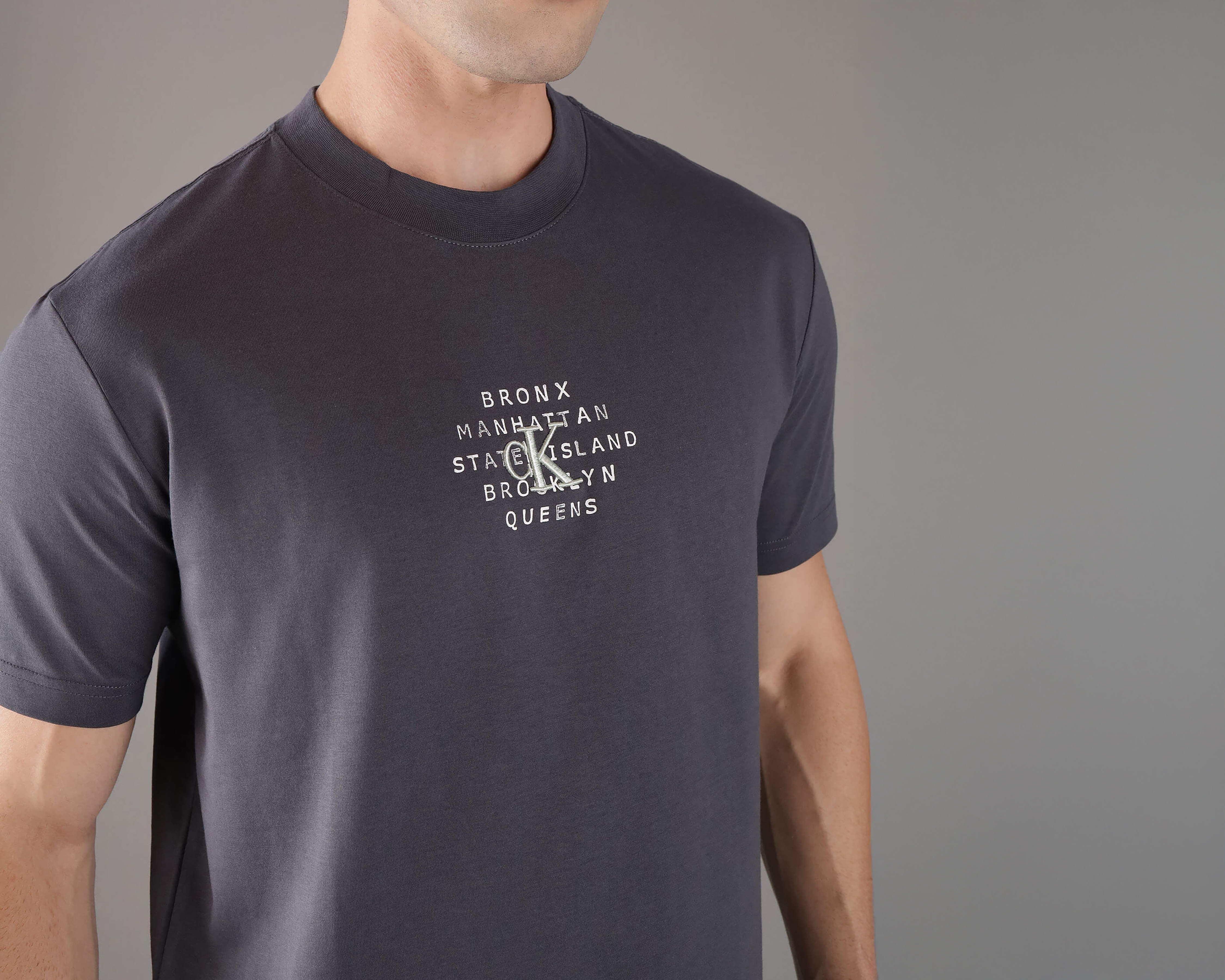 Foto 5 pulgar | Foto 4 | Playera de Cuello Redondo Negra Calvin Klein para Hombre