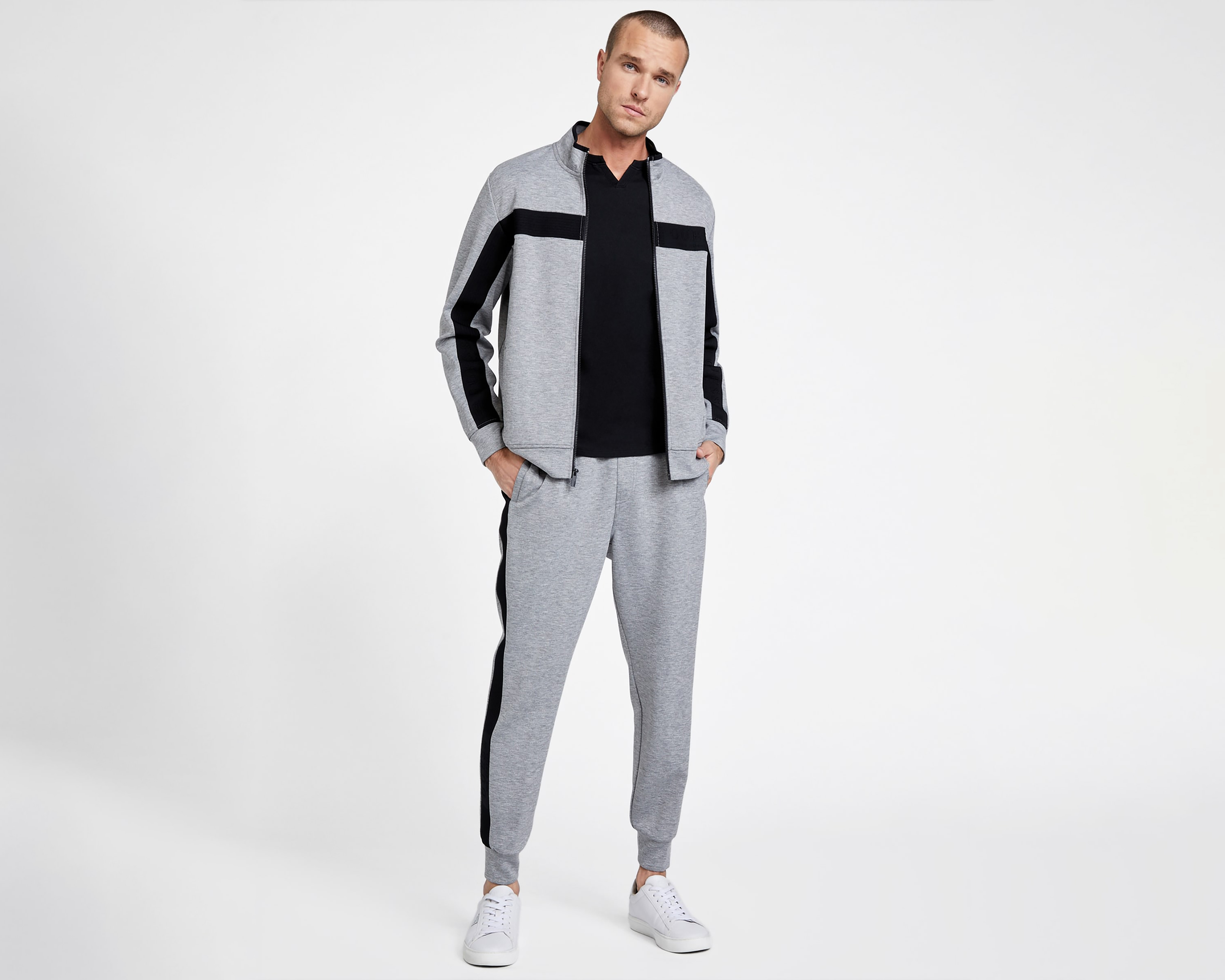 Foto 3 pulgar | Foto 2 | Sudadera Guess para Hombre