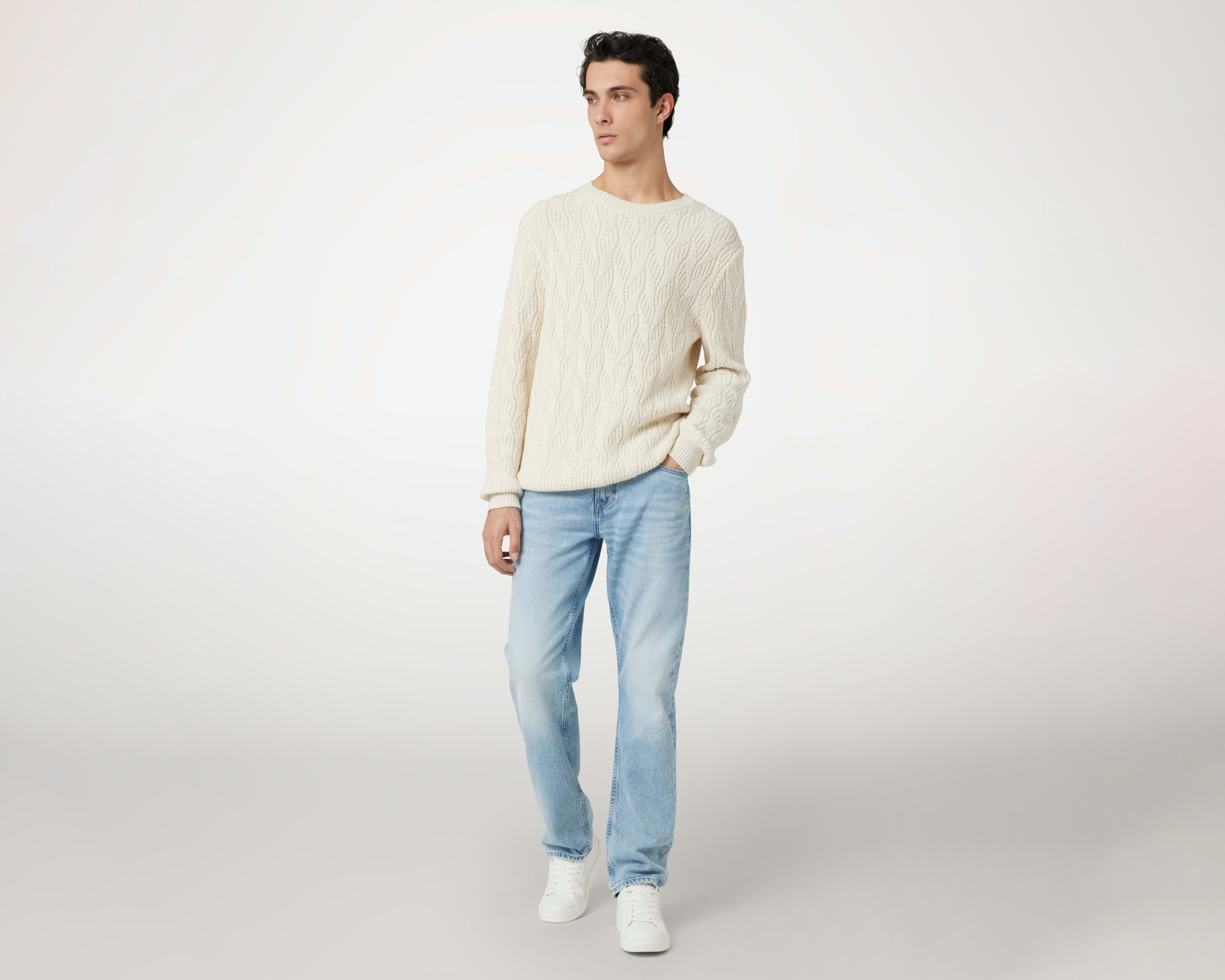 Foto 3 pulgar | Foto 2 | Suéter Cuello Redondo Guess para Hombre