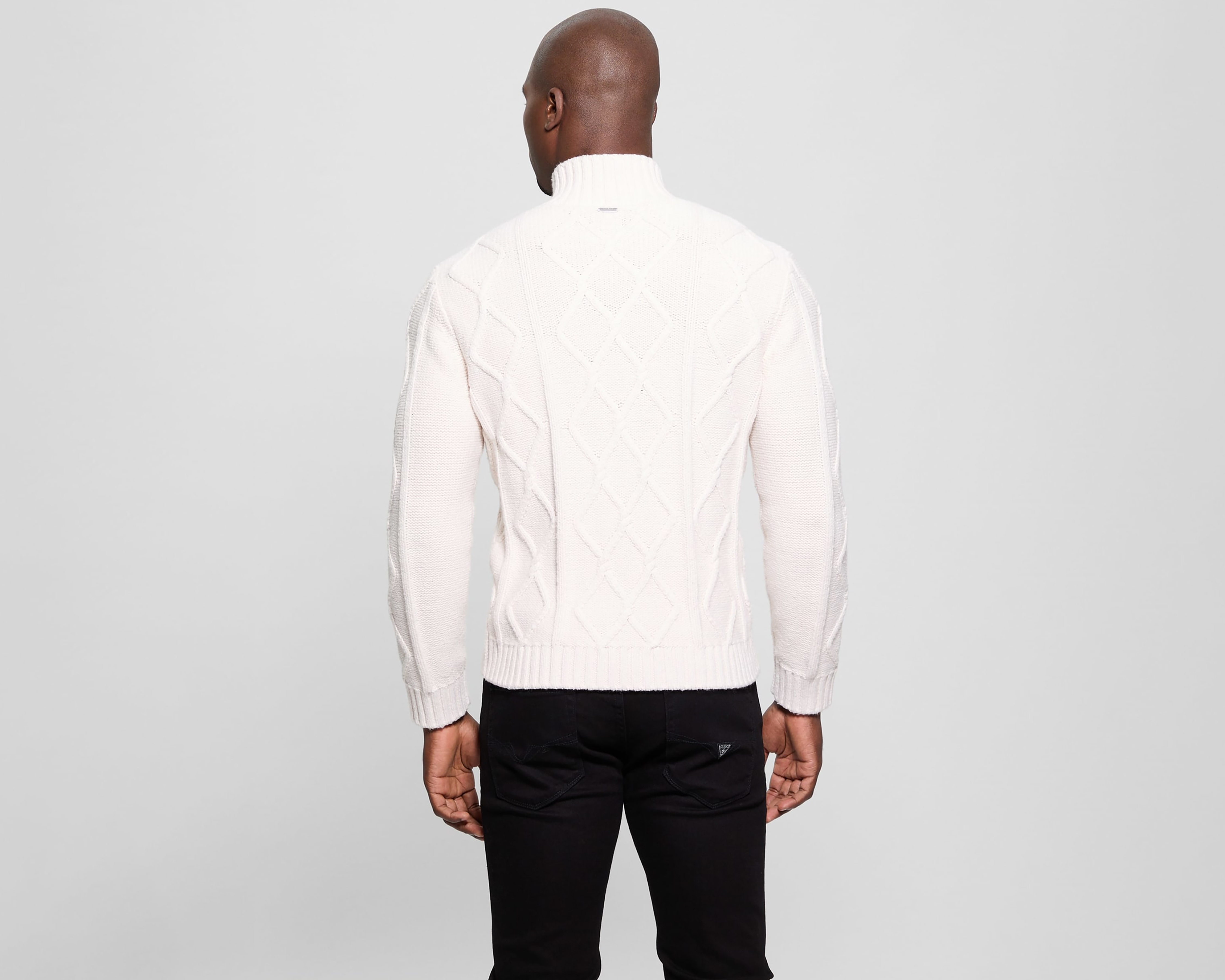 Foto 4 pulgar | Foto 3 | Suéter Cuello Alto Guess para Hombre