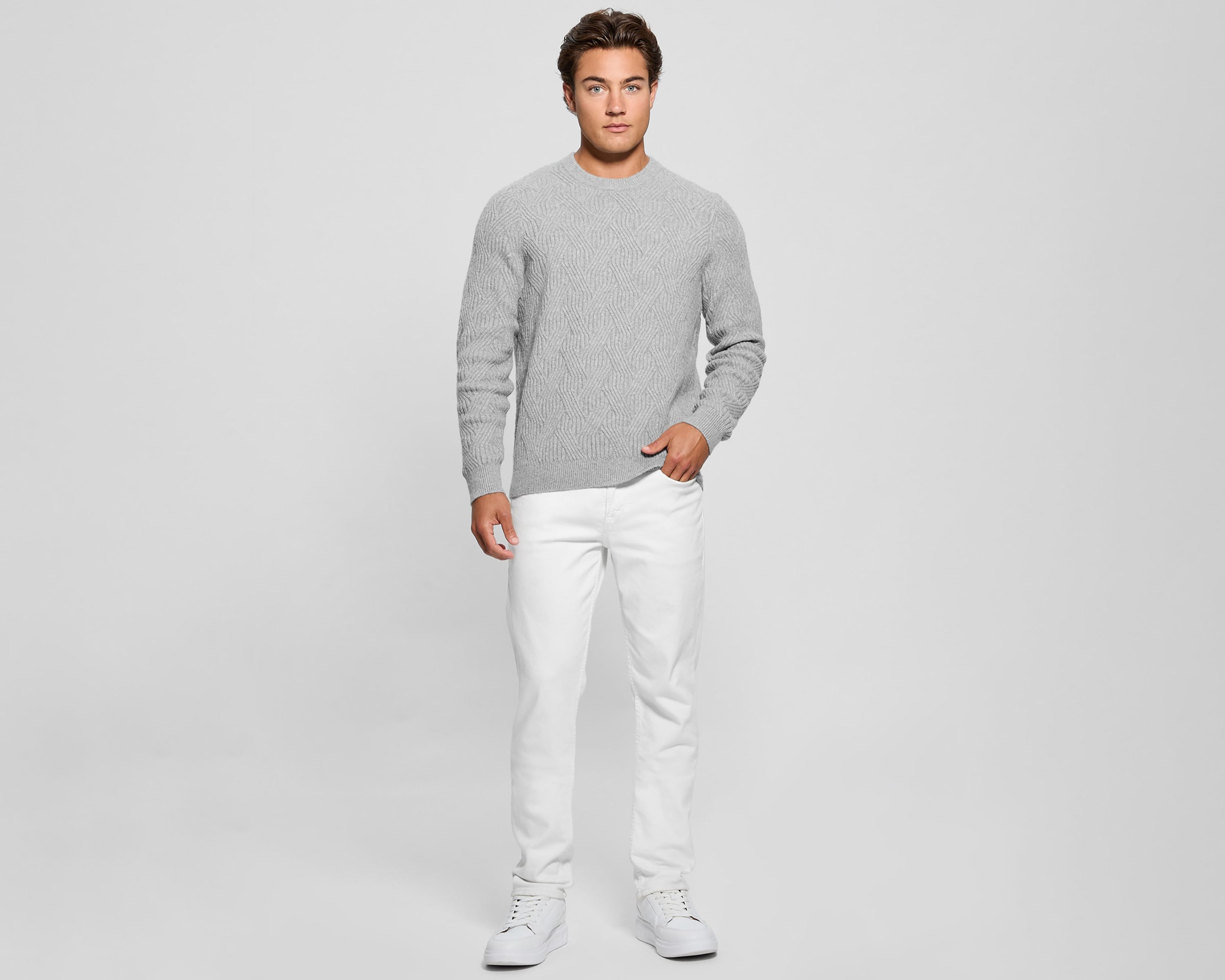 Foto 3 pulgar | Foto 2 | Suéter Cuello Redondo Guess para Hombre
