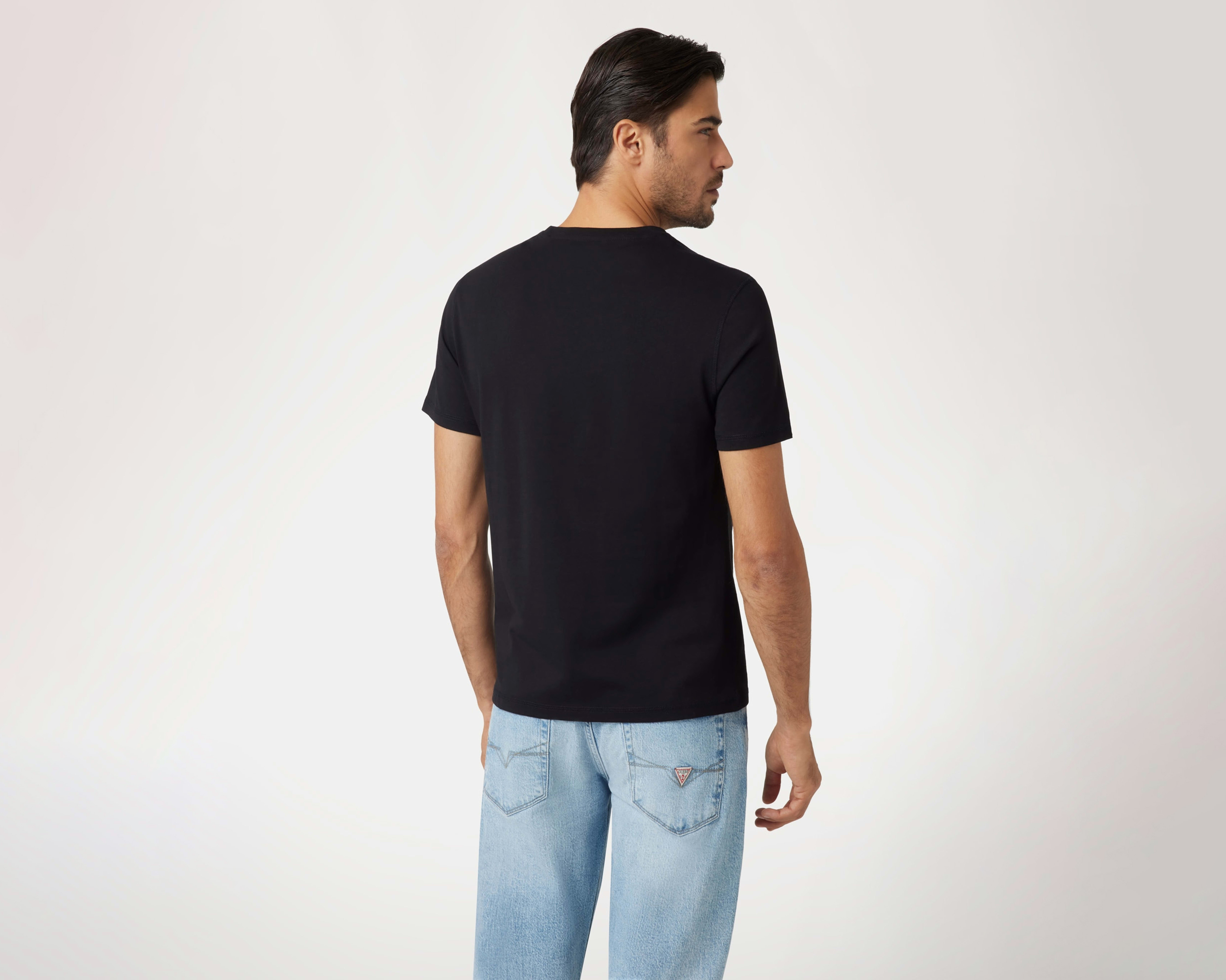 Foto 4 pulgar | Foto 3 | Playera de Cuello Redondo Negra Guess para Hombre