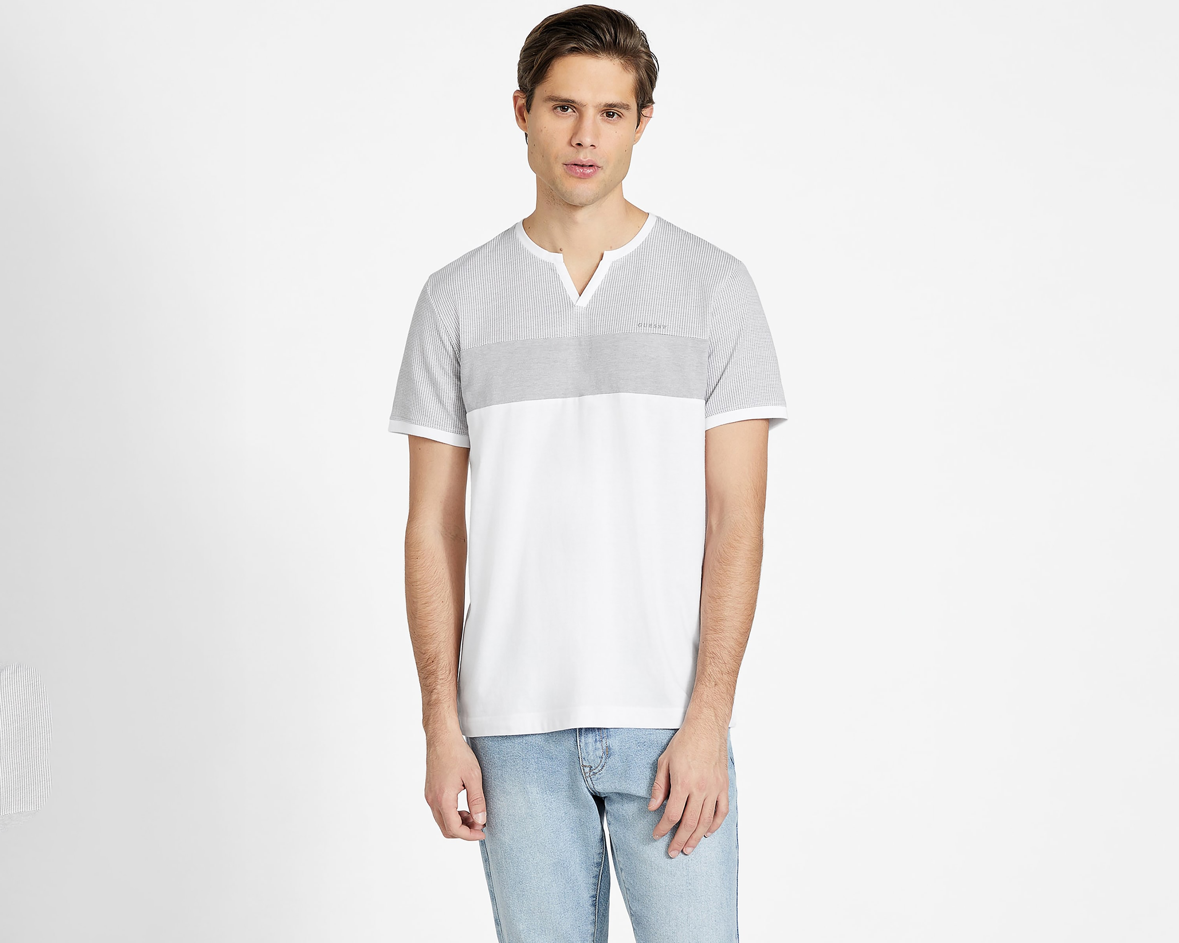Playera de Cuello V Blanca Guess para Hombre