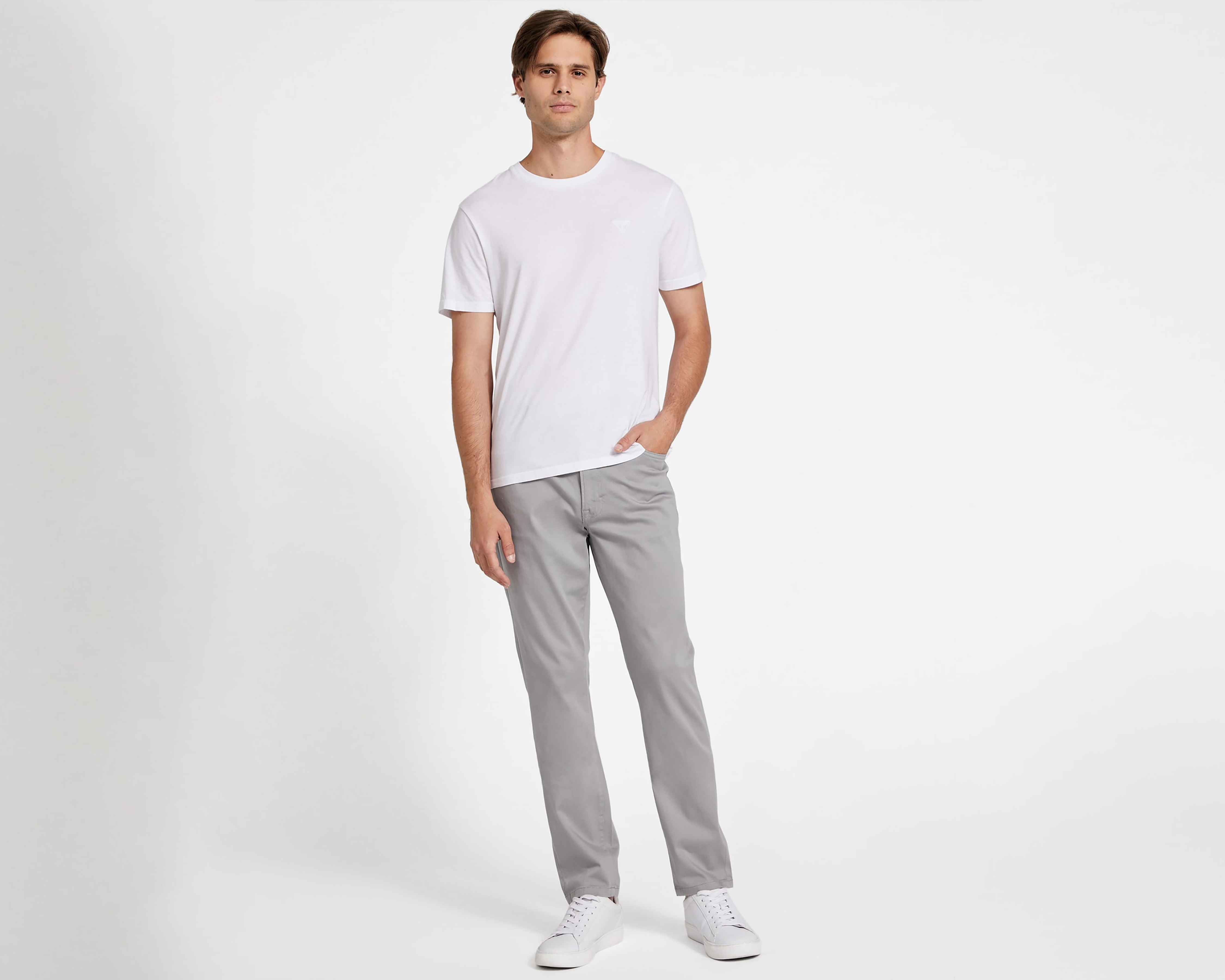 Foto 3 pulgar | Foto 2 | Pantalón Casual Guess Gris para Hombre