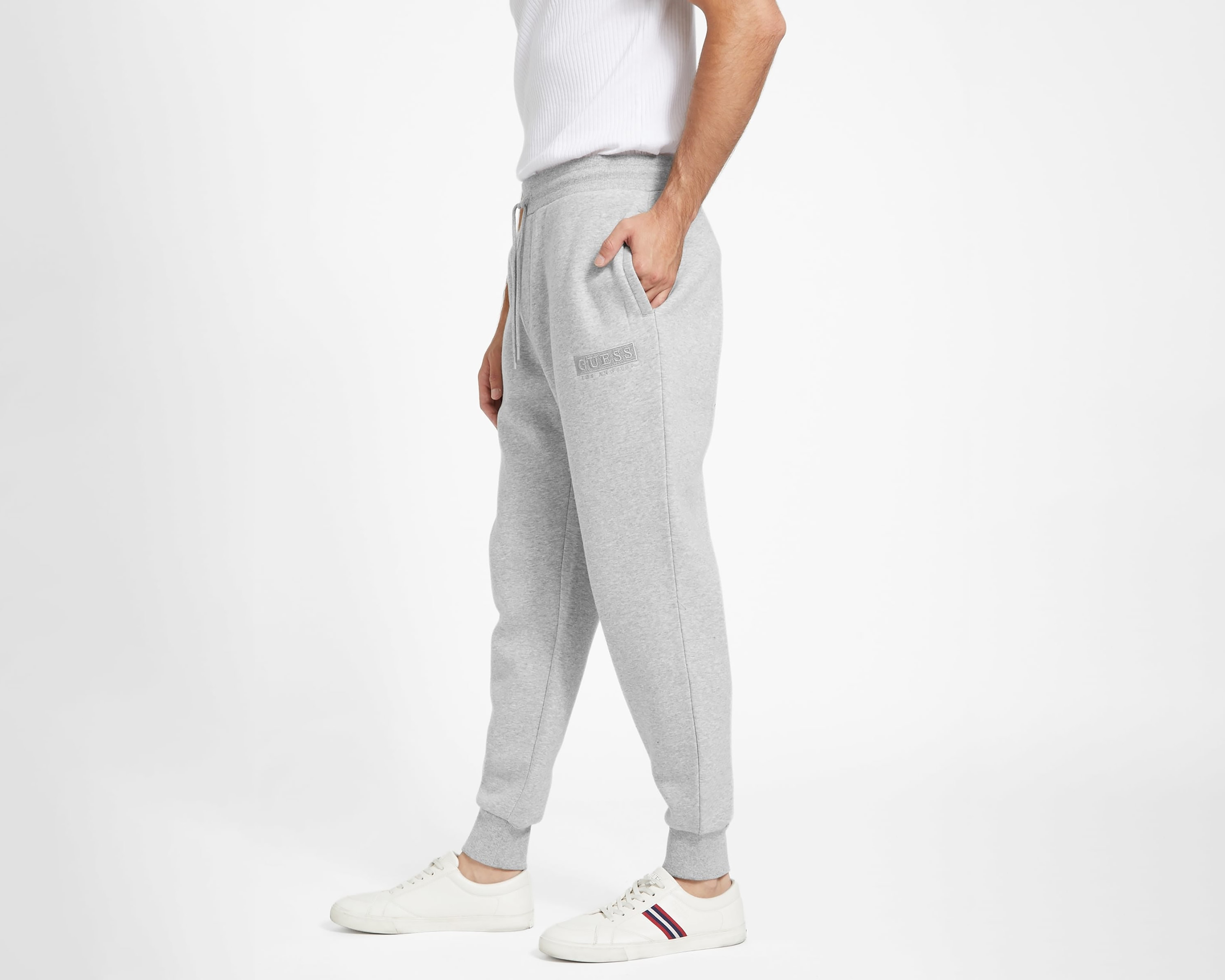 Foto 5 pulgar | Foto 4 | Jogger Guess Gris para Hombre