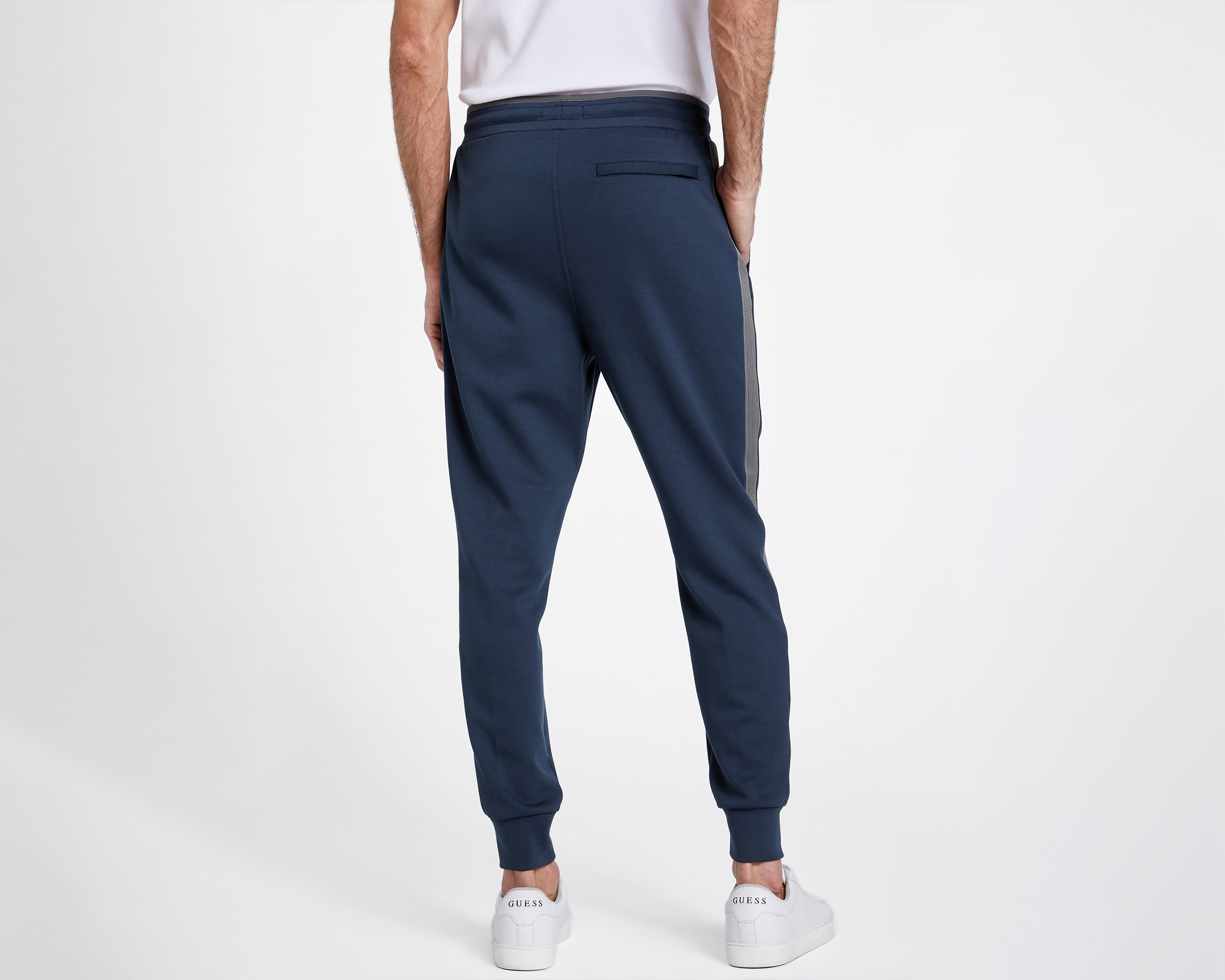 Foto 4 pulgar | Foto 3 | Jogger Guess Azul para Hombre
