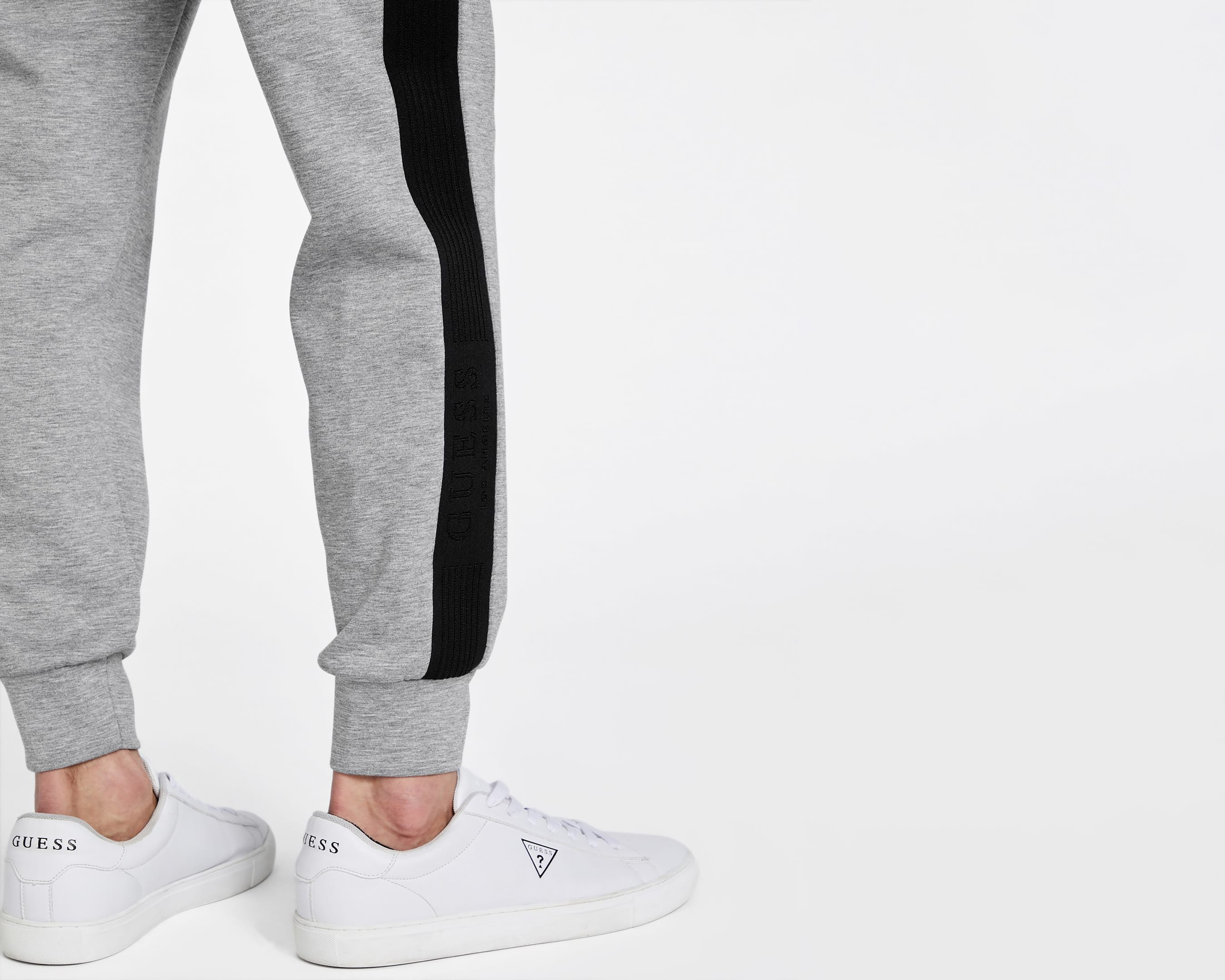 Foto 7 pulgar | Foto 6 | Jogger Guess Gris para Hombre