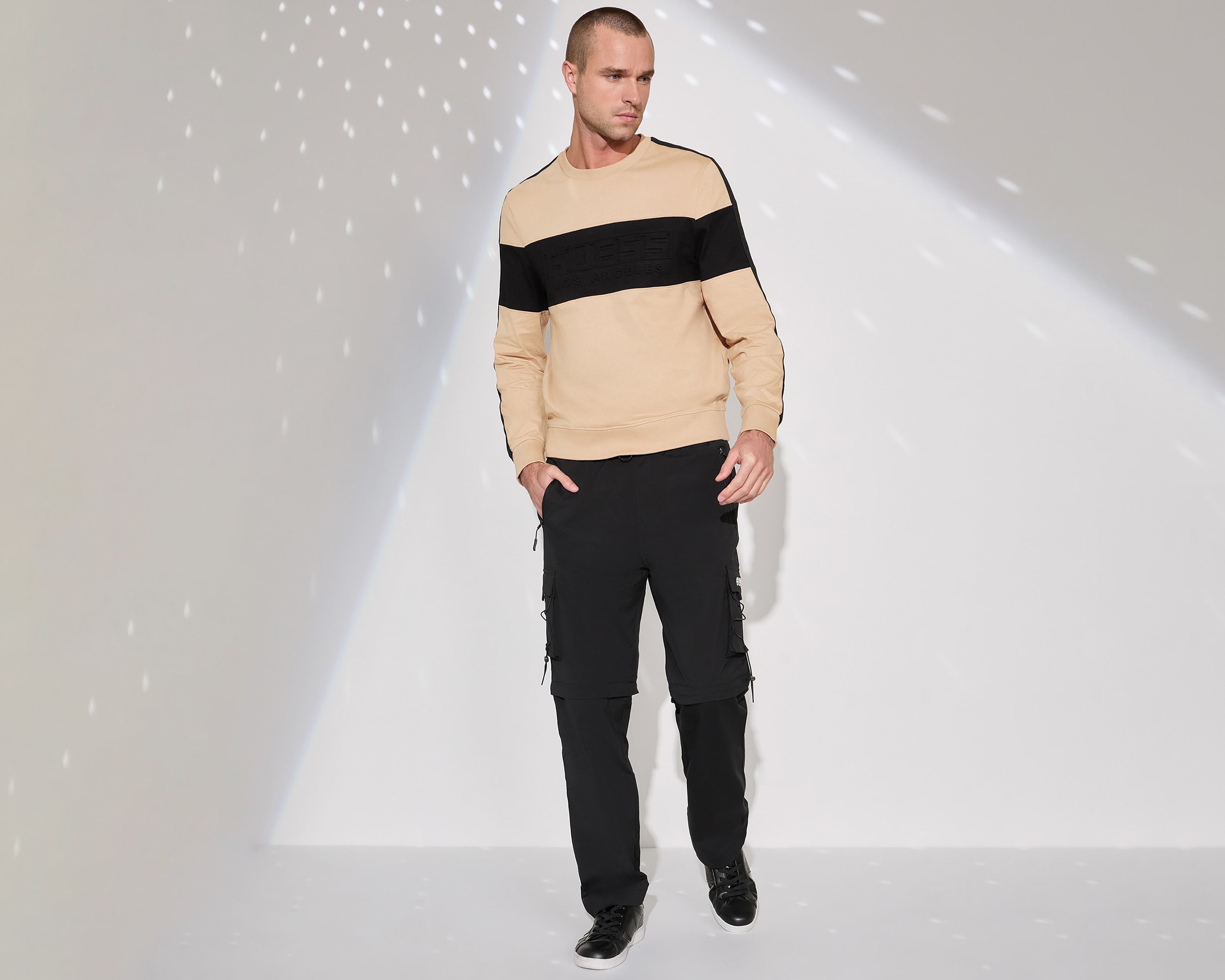 Foto 9 pulgar | Foto 8 | Pantalón Cargo Guess Negro para Hombre