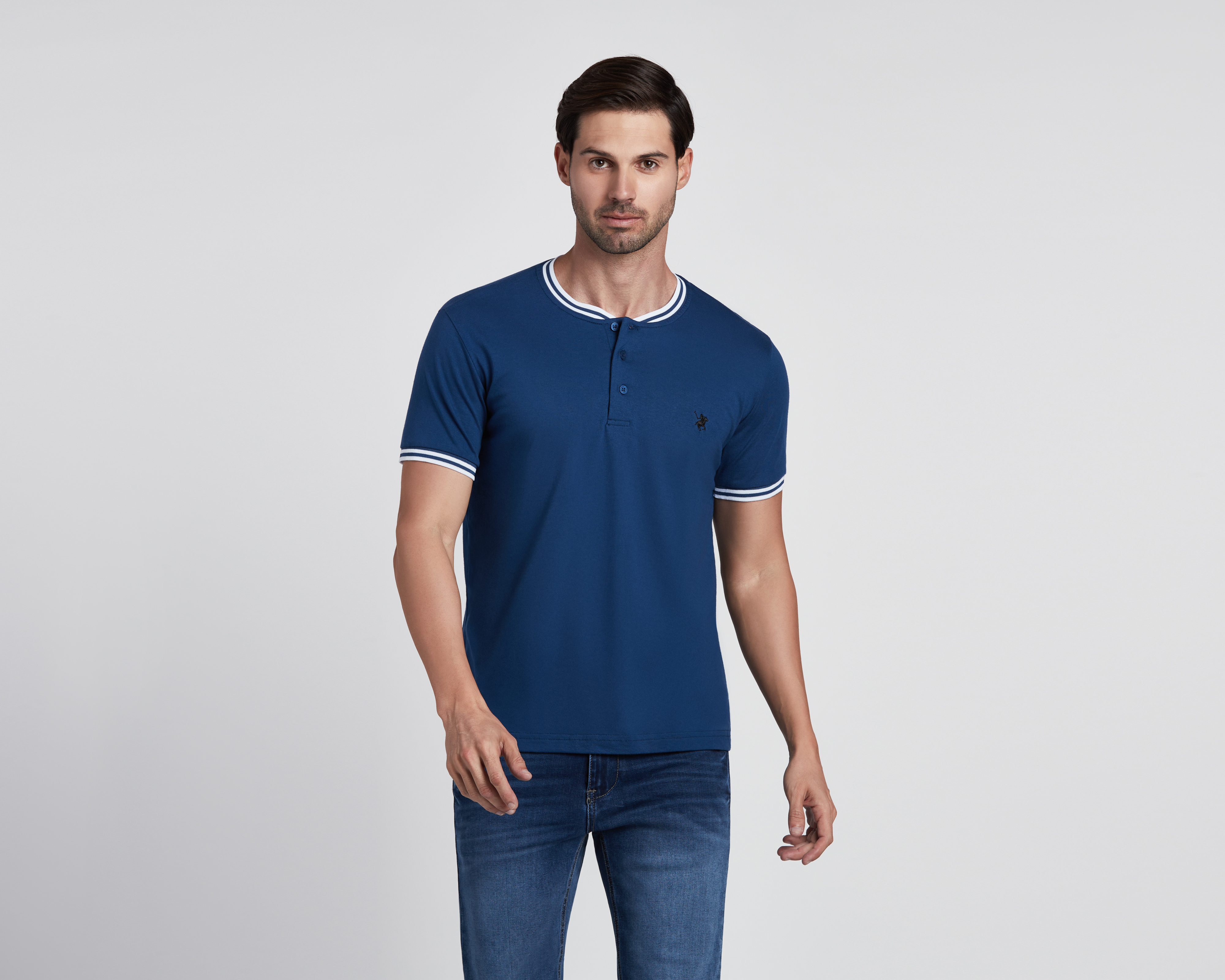 Foto 2 pulgar | Foto 1 | Playera York Team Polo Club Cuello Henley