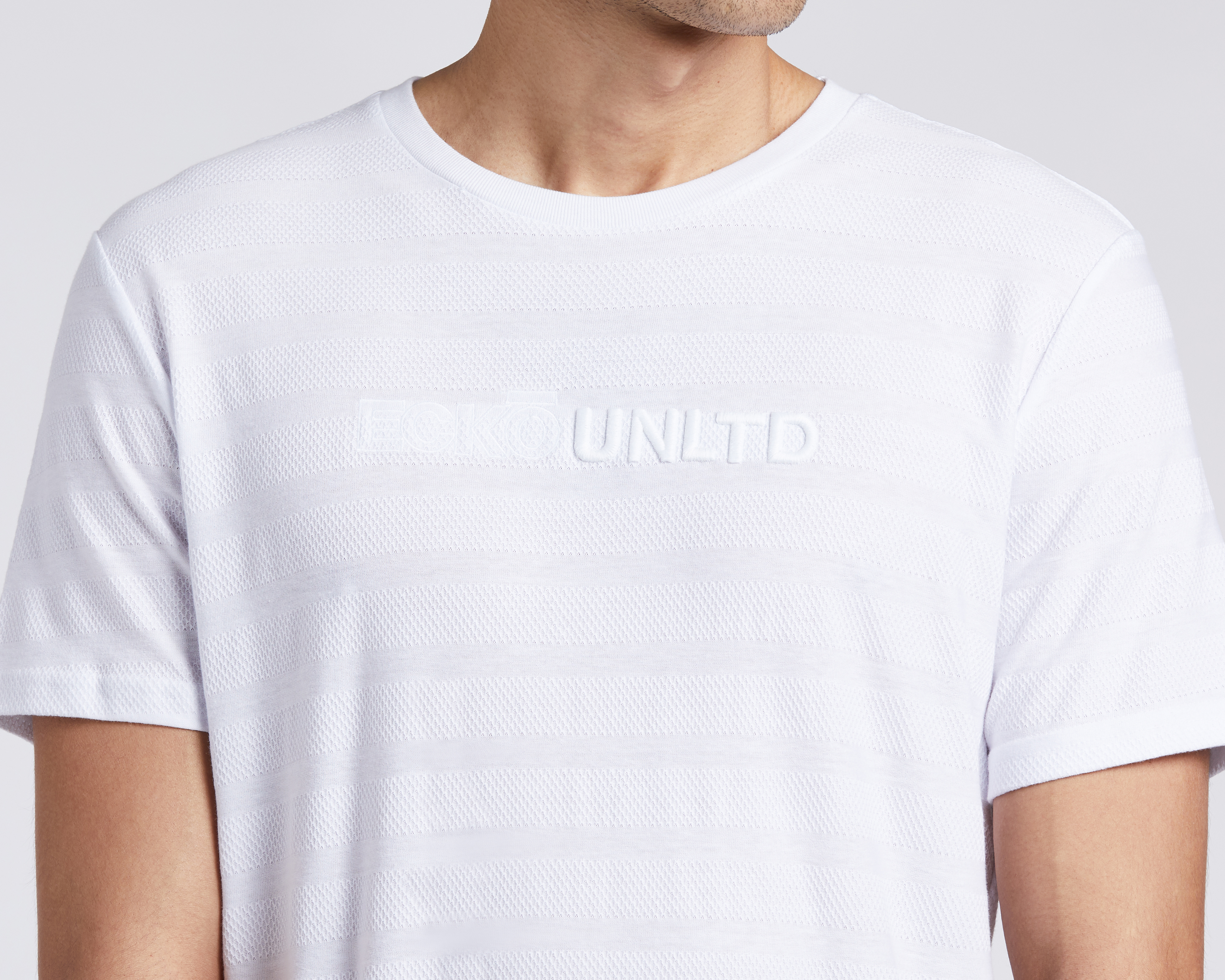 Foto 4 pulgar | Foto 3 | Playera Eckó Unltd. Cuello Redondo