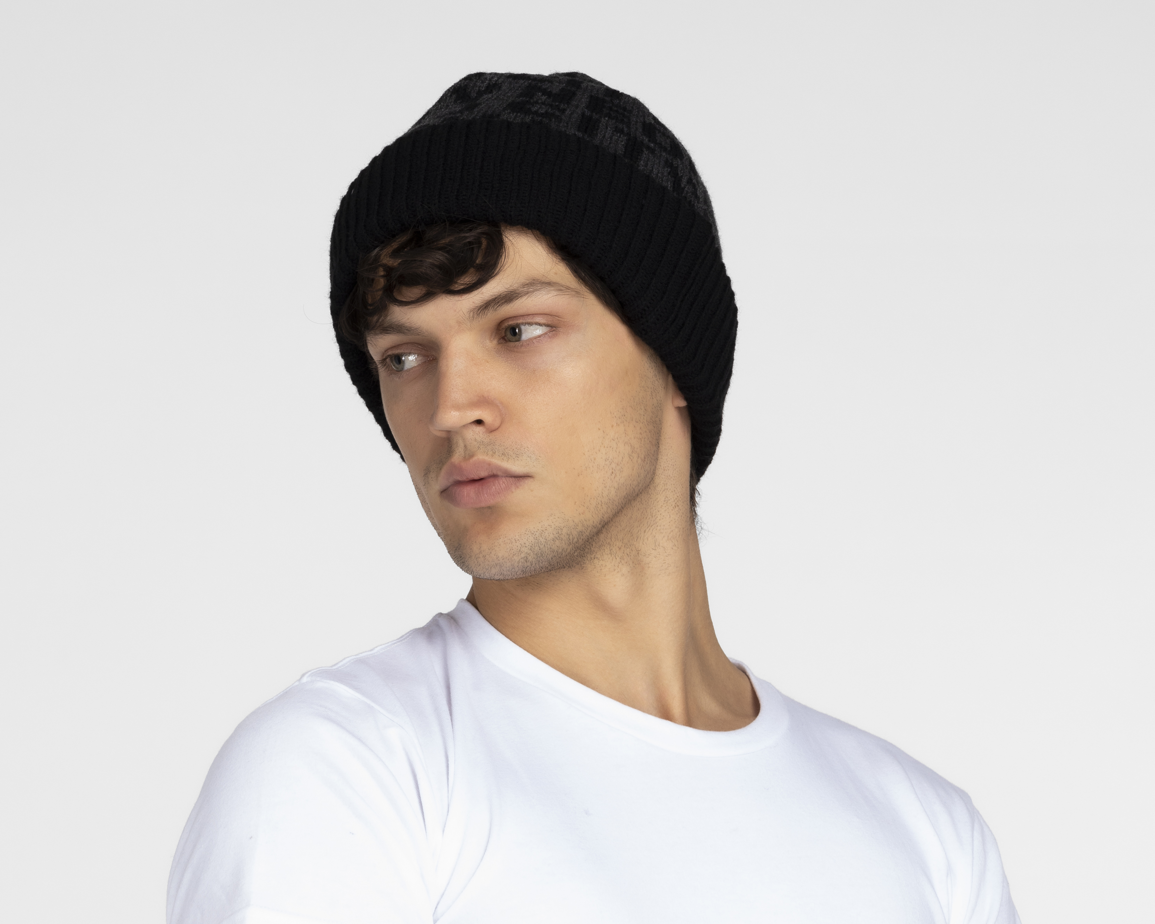 Foto 4 pulgar | Foto 3 | Gorro Neo*City