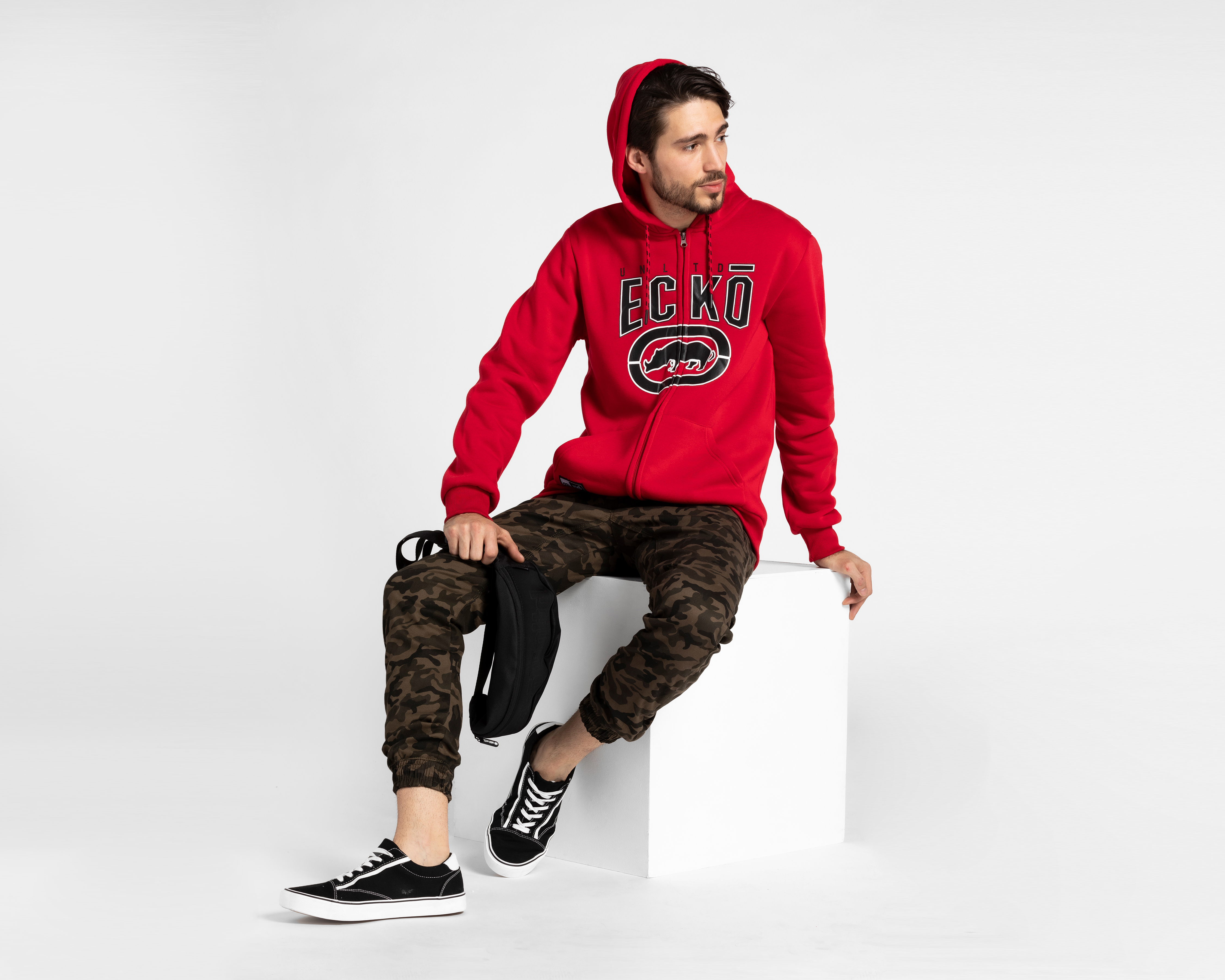 Foto 2 pulgar | Foto 1 | Sudadera Eckó Unltd. con Capucha