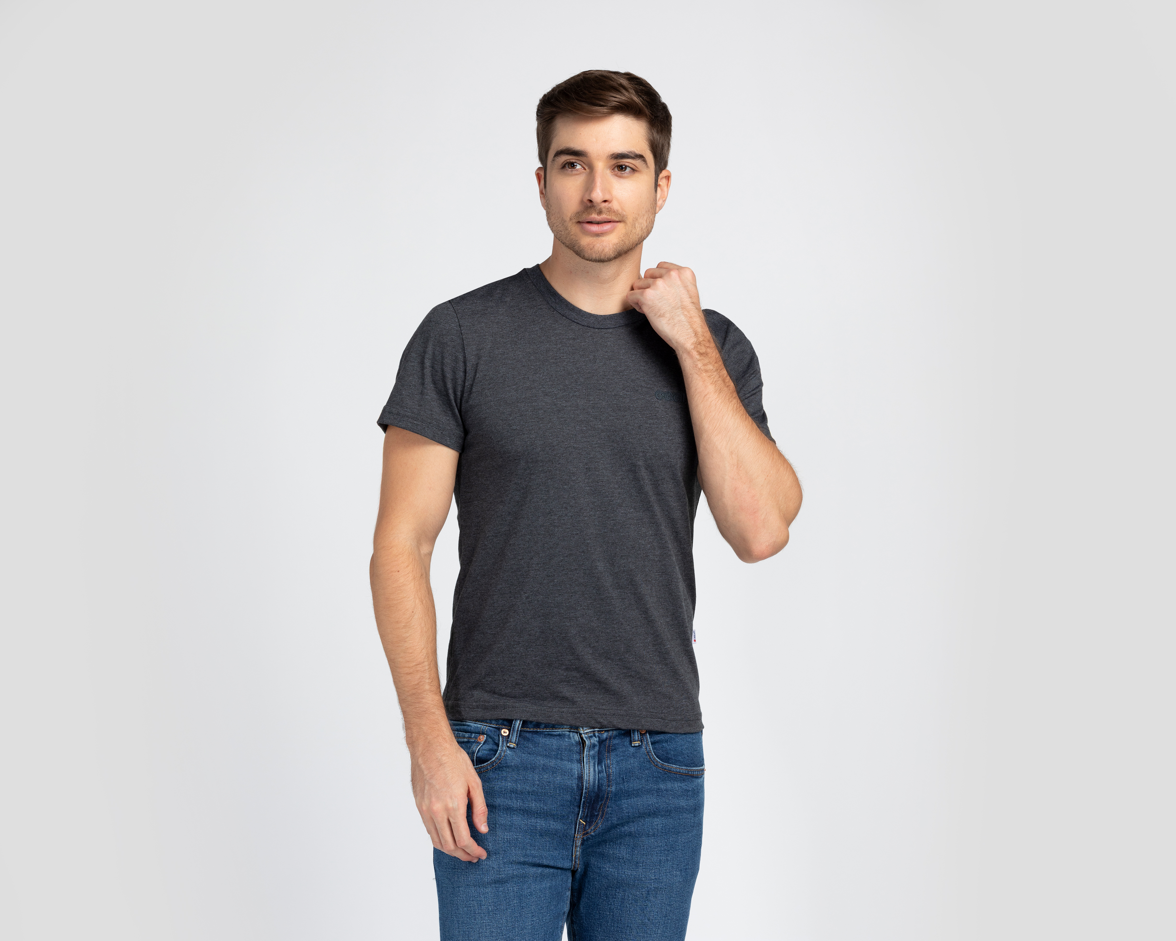 Foto 2 pulgar | Foto 1 | Playera Cuello Redondo Gris Oggi para Hombre