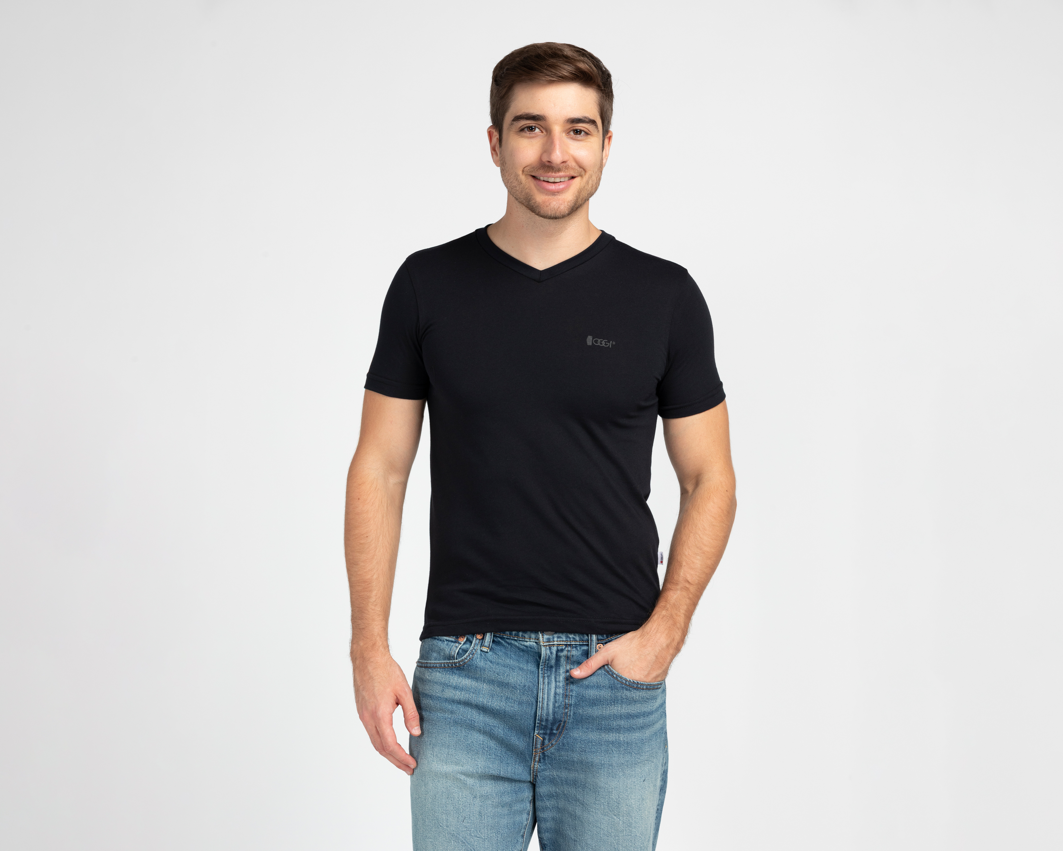 Foto 2 pulgar | Foto 1 | Playera Cuello Redondo Negra Oggi para Hombre