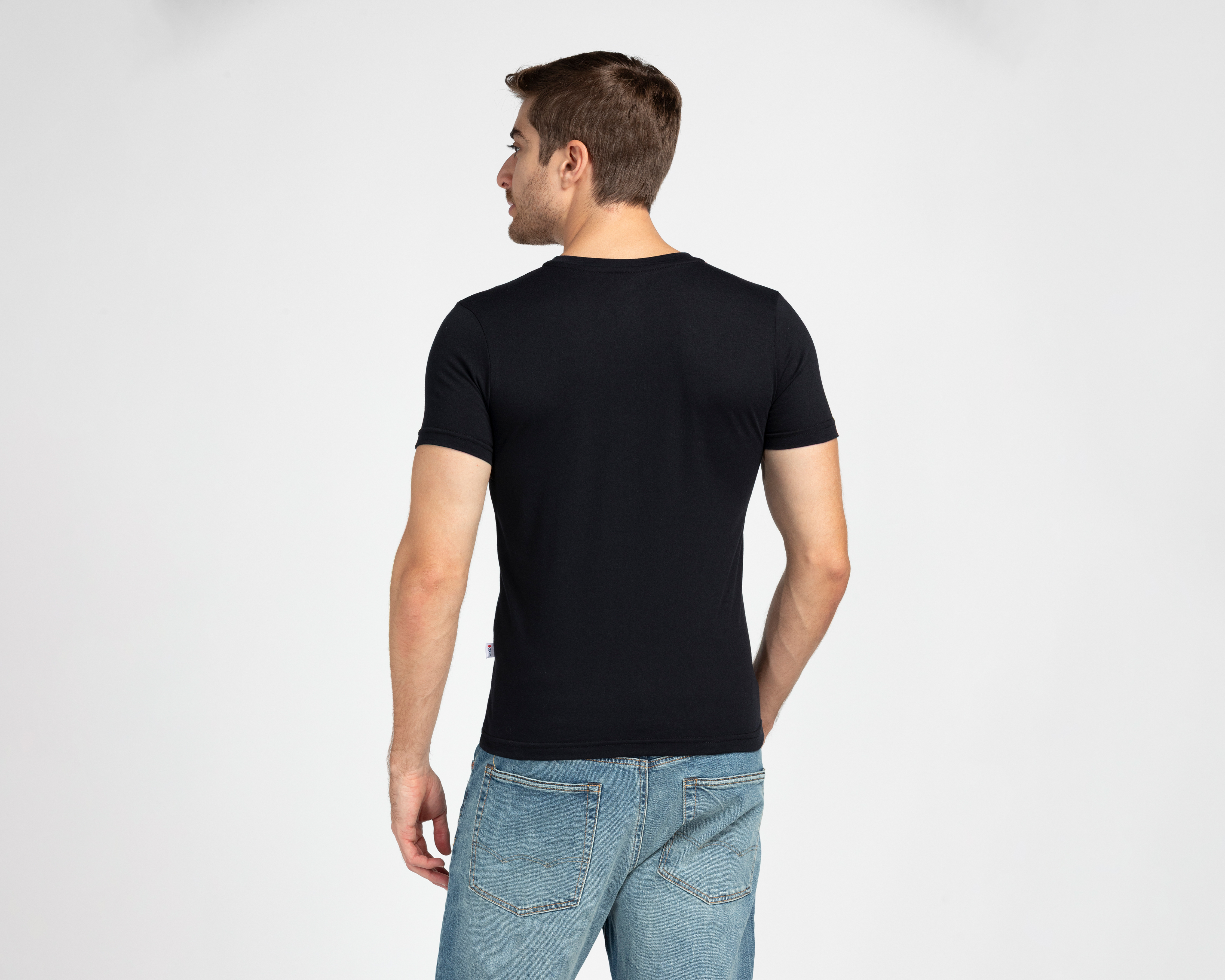Foto 3 pulgar | Foto 2 | Playera Cuello Redondo Negra Oggi para Hombre