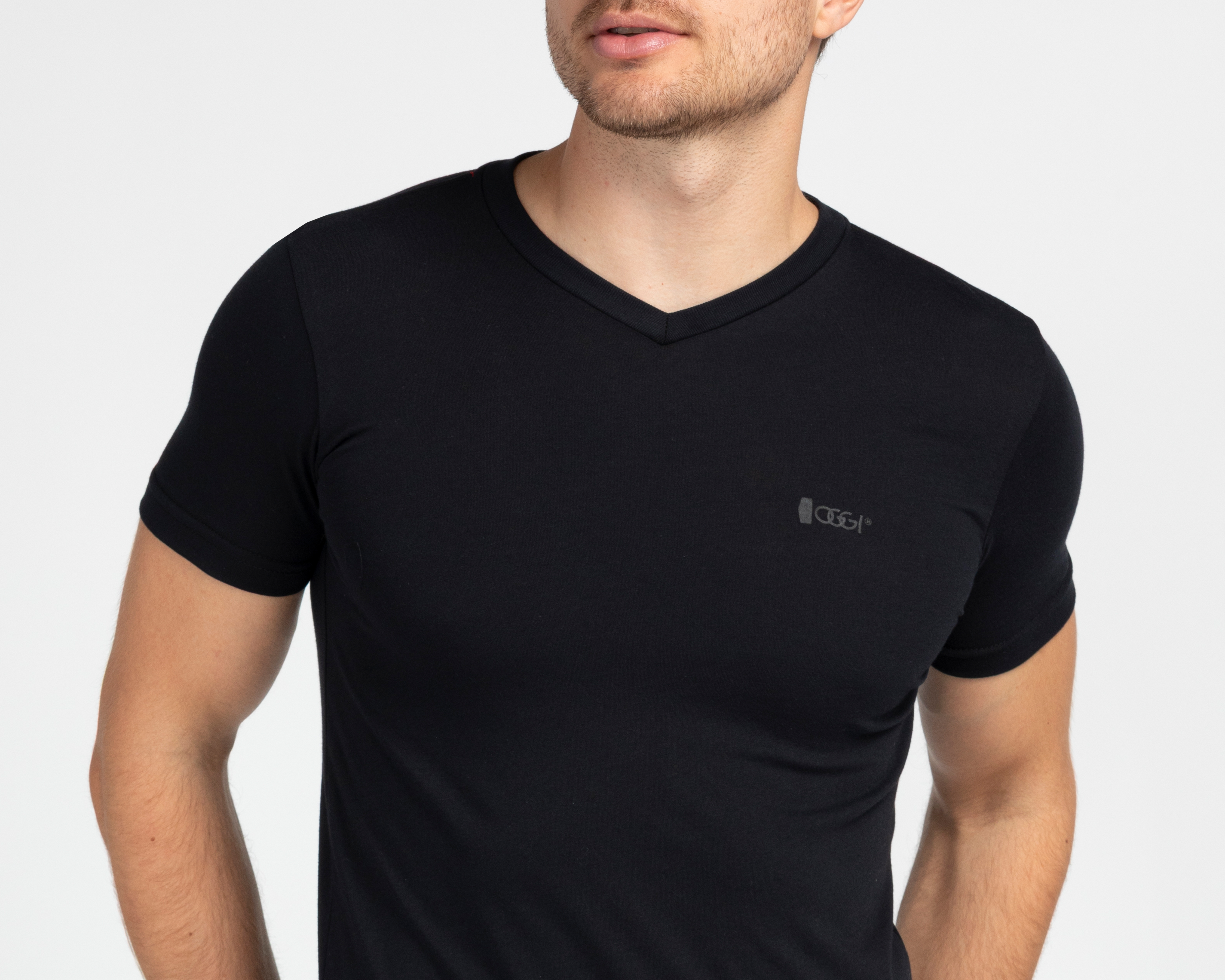 Foto 4 pulgar | Foto 3 | Playera Cuello Redondo Negra Oggi para Hombre