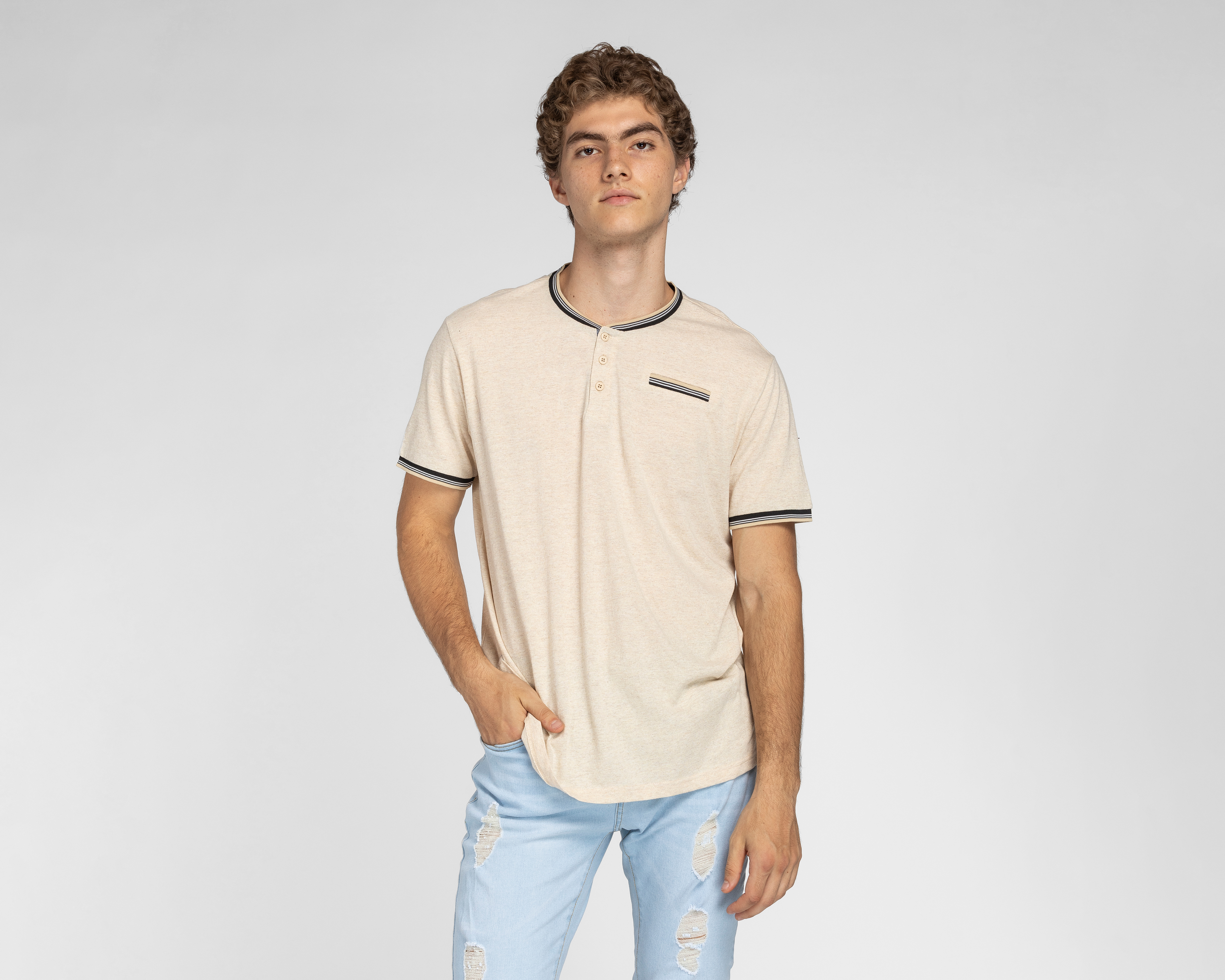 Foto 2 pulgar | Foto 1 | Playera Refill Cuello Mao Beige para Hombre