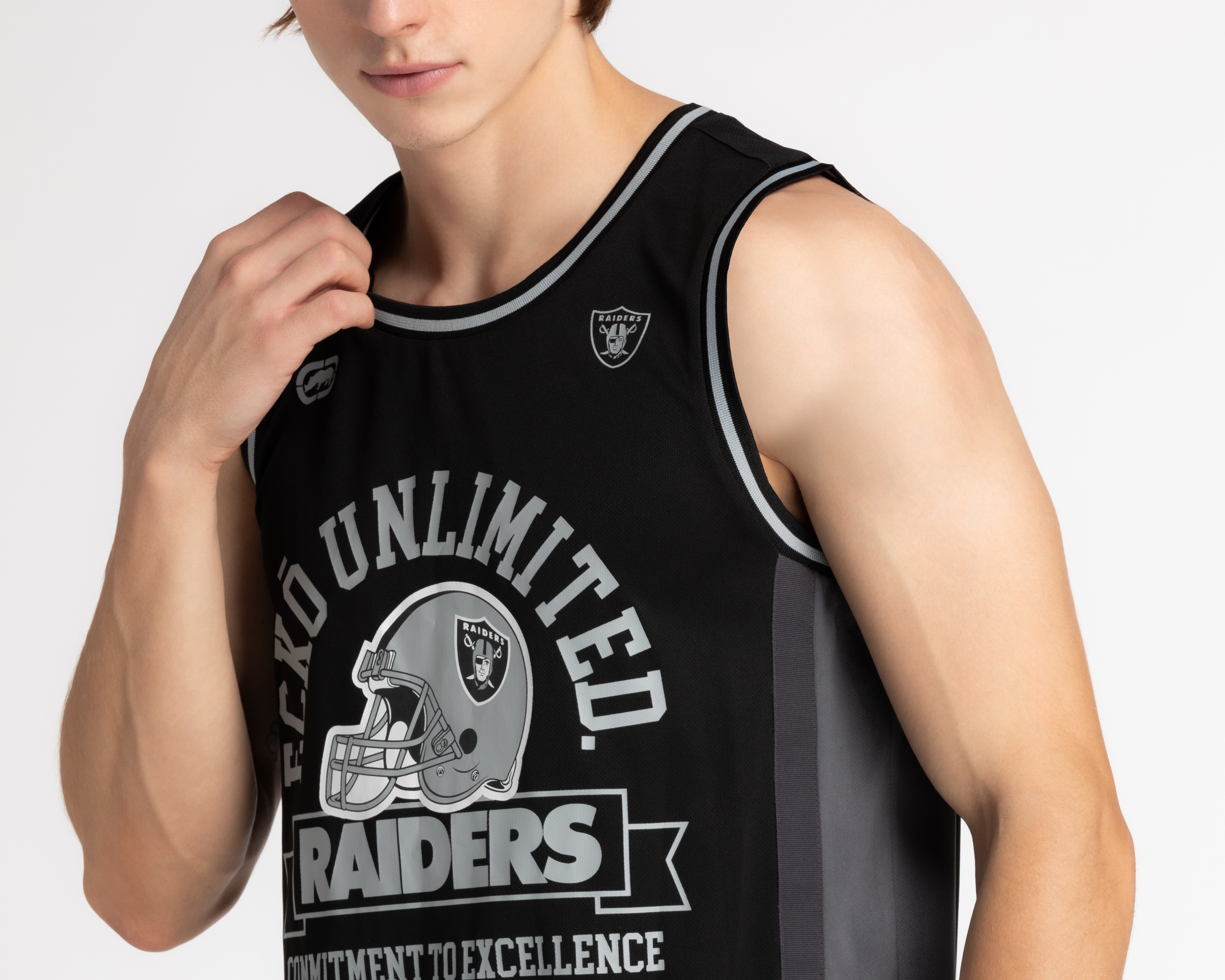 Foto 5 pulgar | Foto 4 | Playera Eckó Unltd. Las Vegas Raiders Cuello Redondo