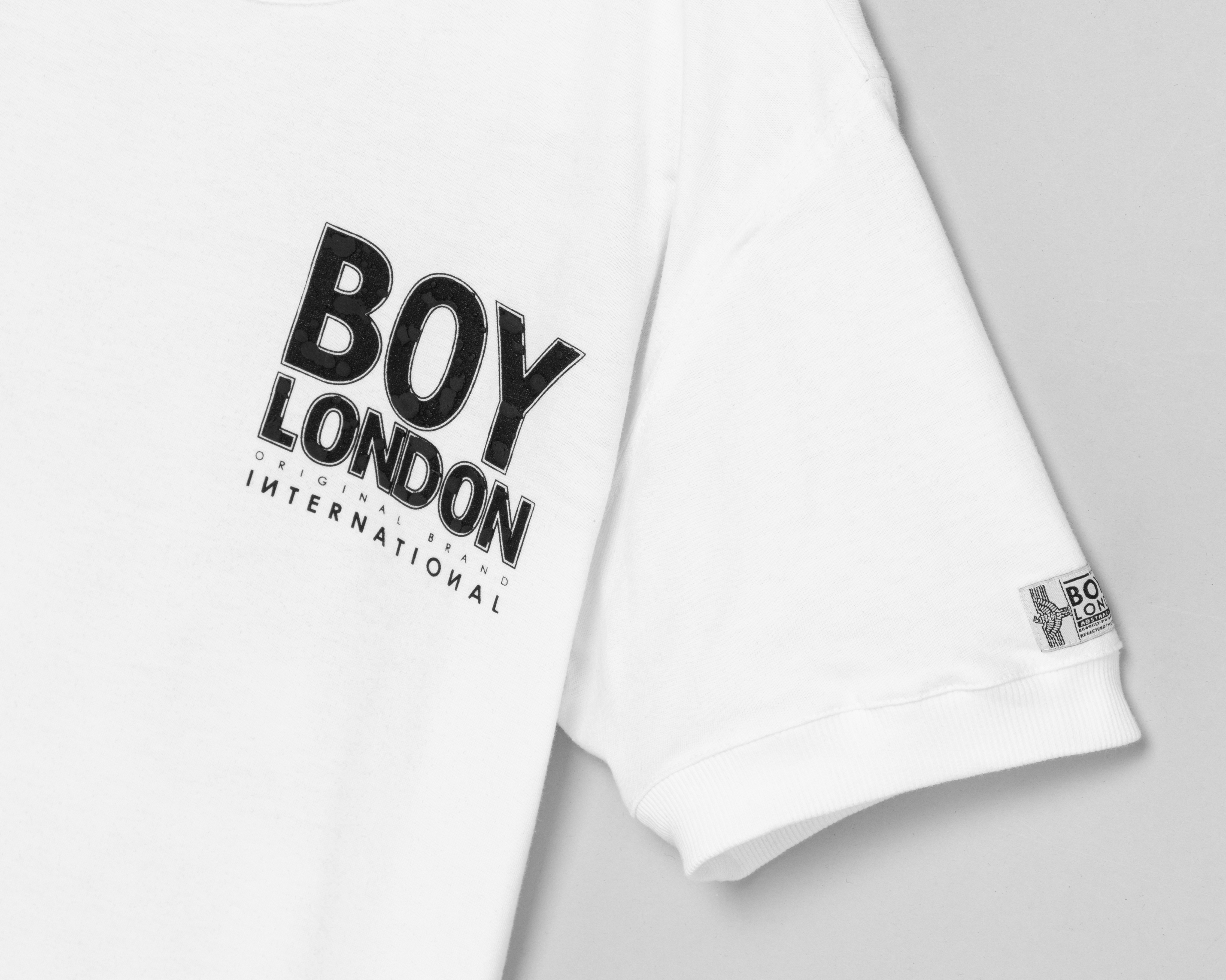 Foto 4 pulgar | Foto 3 | Playera Boy London Cuello Redondo