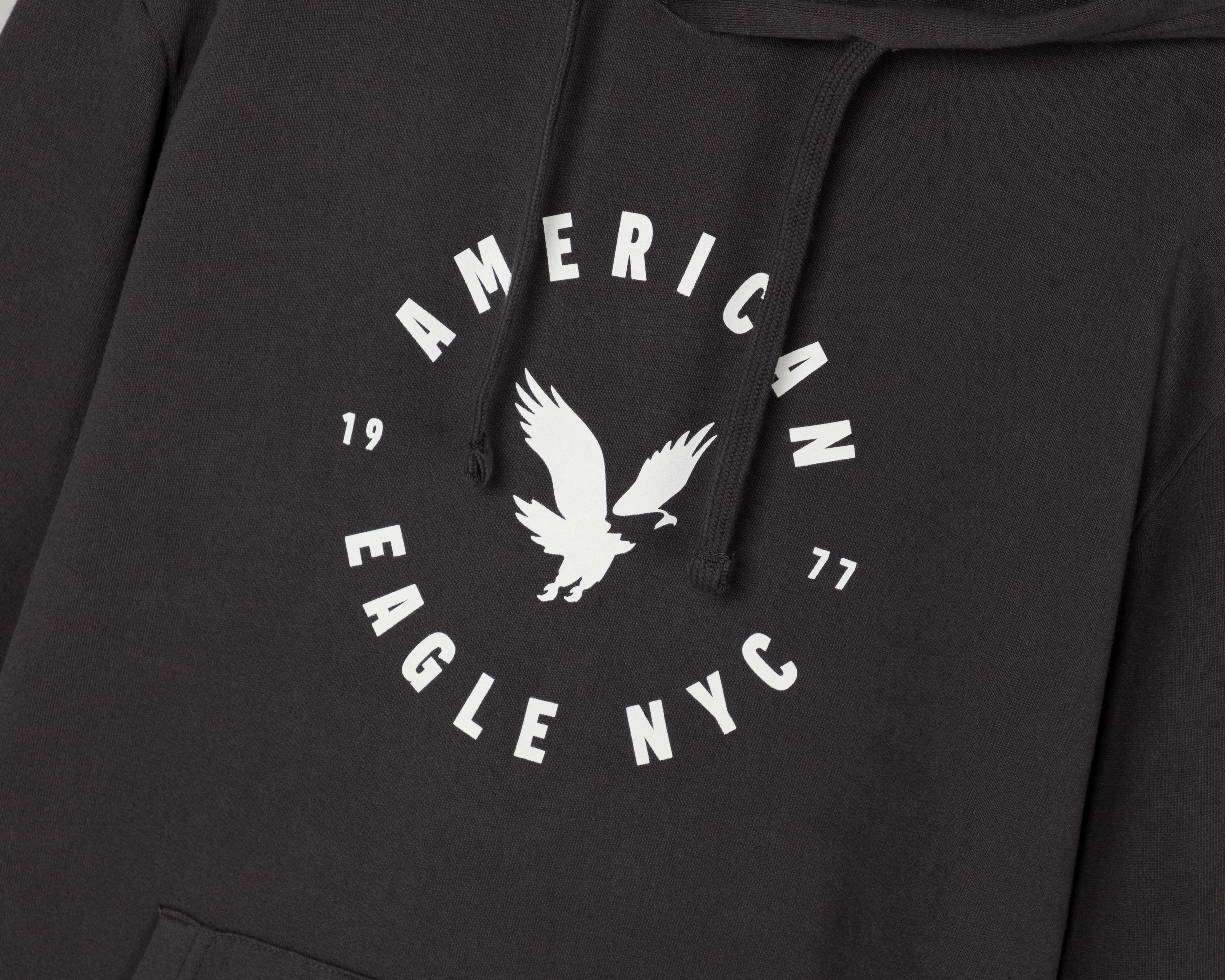 Foto 4 pulgar | Foto 3 | Sudadera American Eagle Negra con Capucha