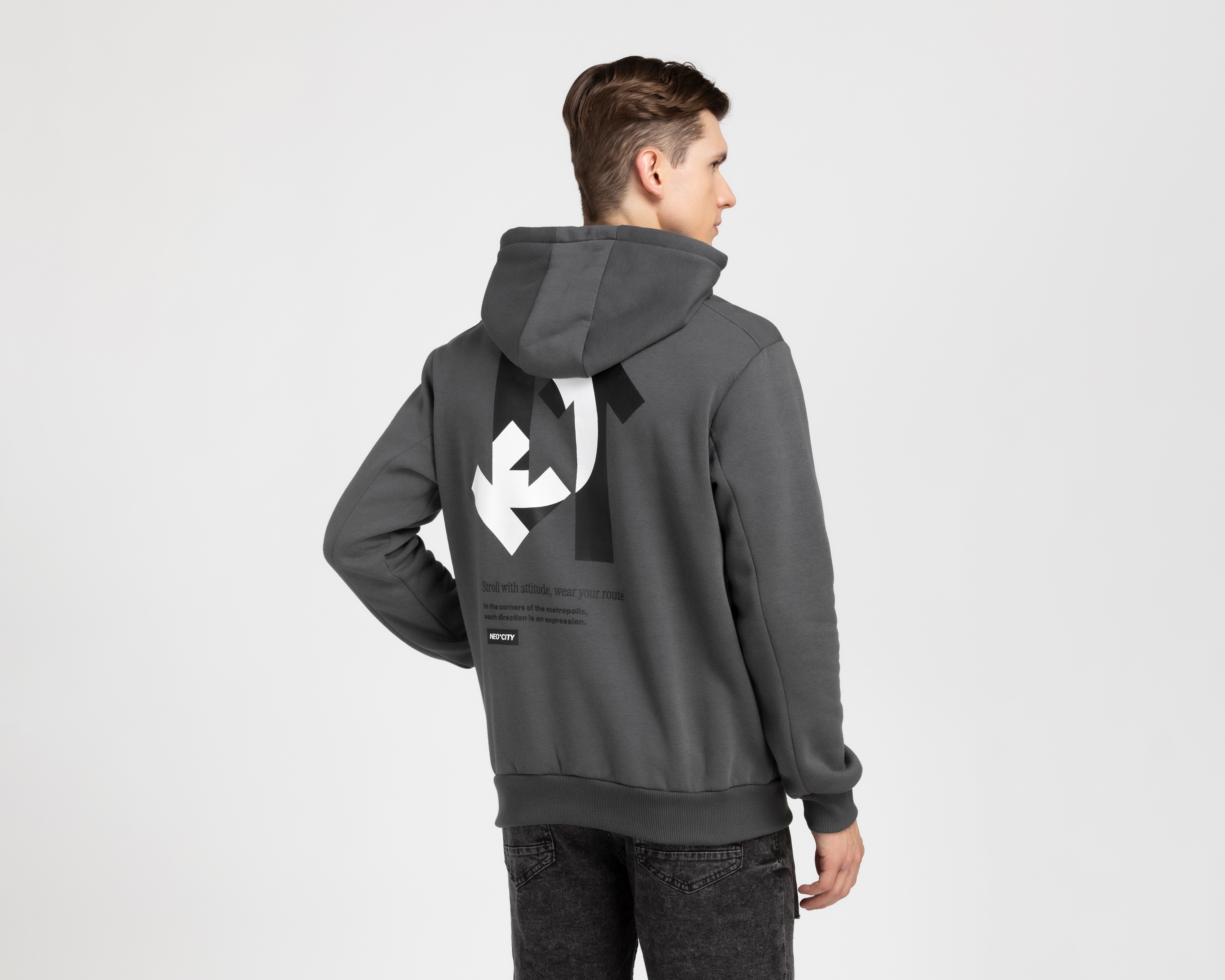 Foto 4 pulgar | Foto 3 | Sudadera Neo*City con Capucha