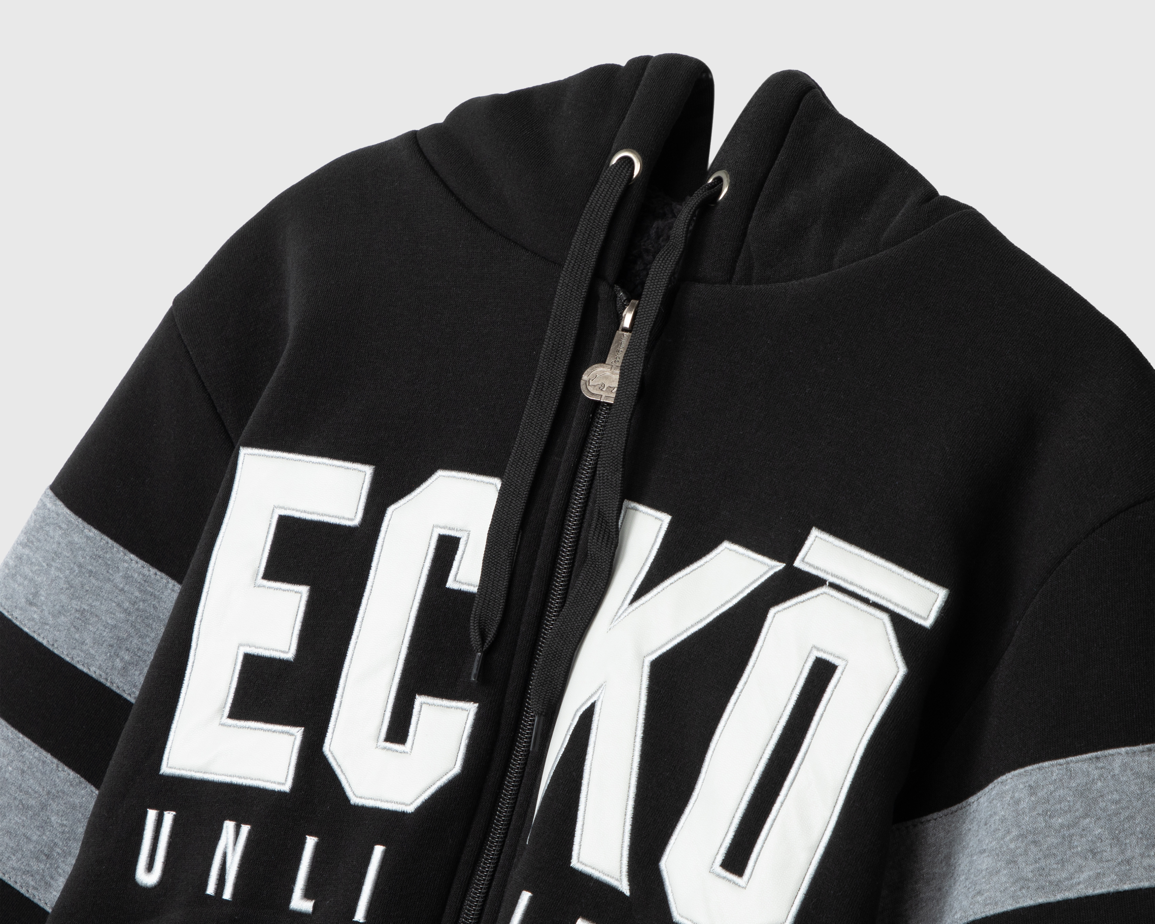 Foto 4 pulgar | Foto 3 | Chamarra Eckó Unltd. con Capucha