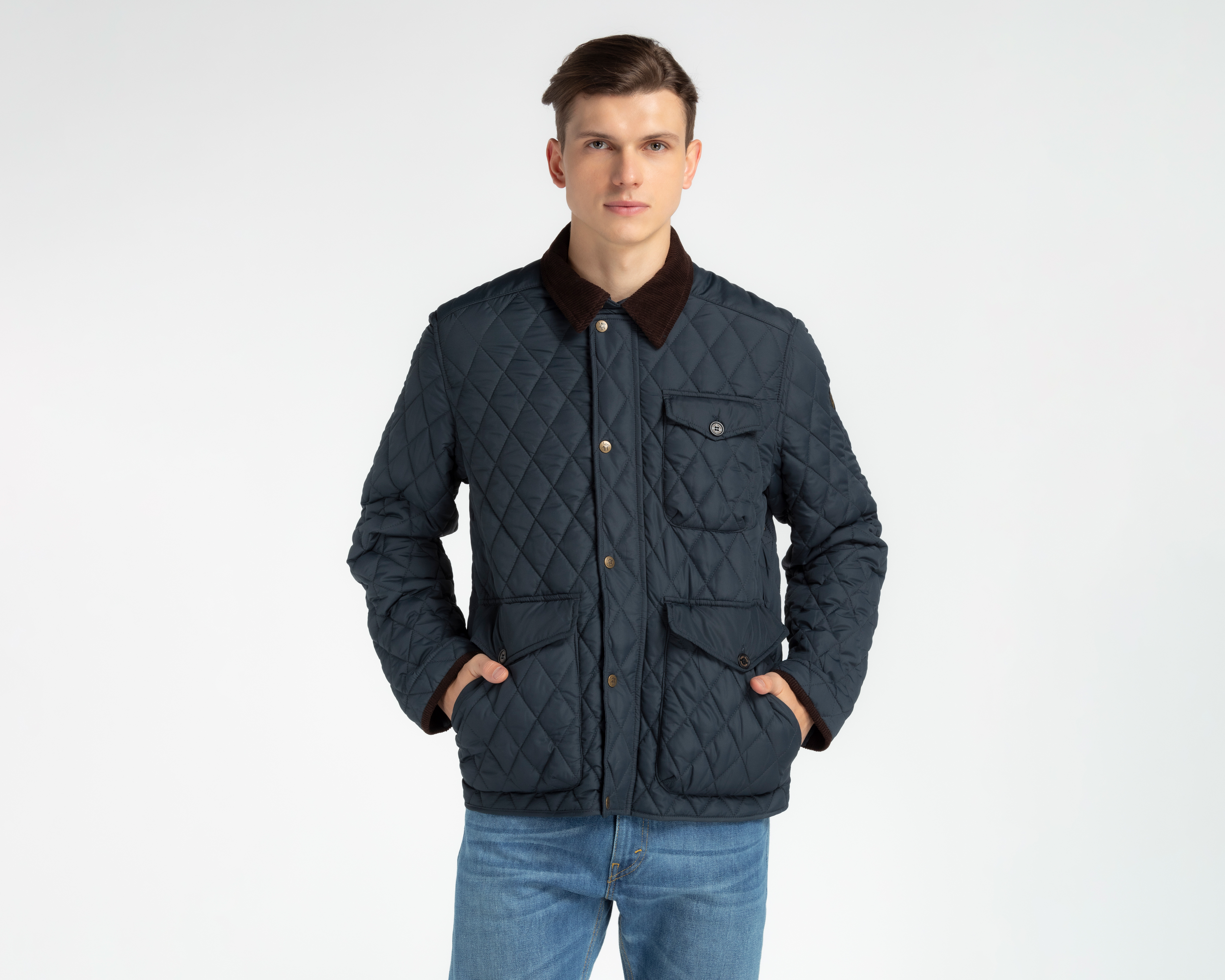 Foto 2 pulgar | Foto 1 | Chamarra York Team Polo Club Capitonada