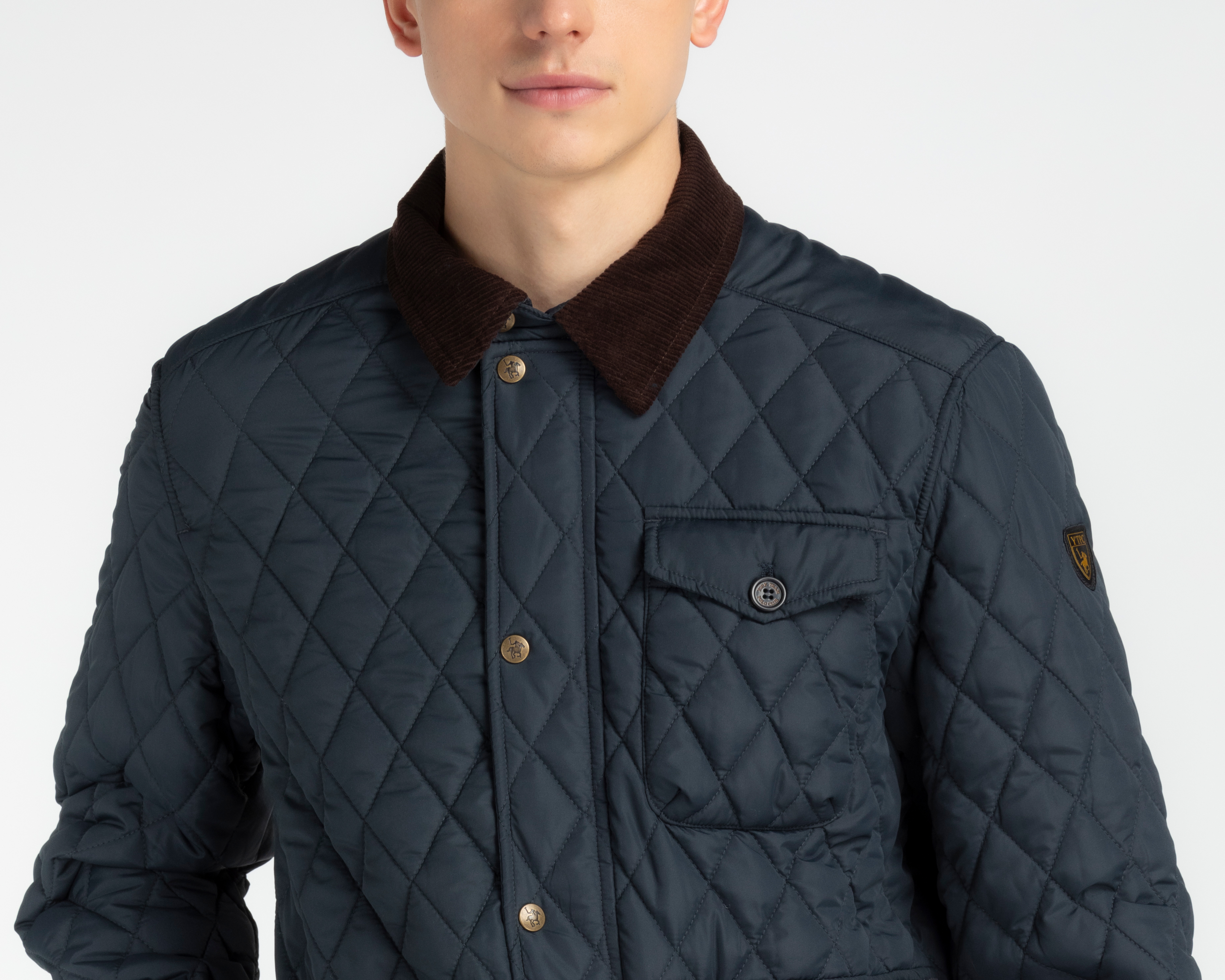 Foto 4 pulgar | Foto 3 | Chamarra York Team Polo Club Capitonada