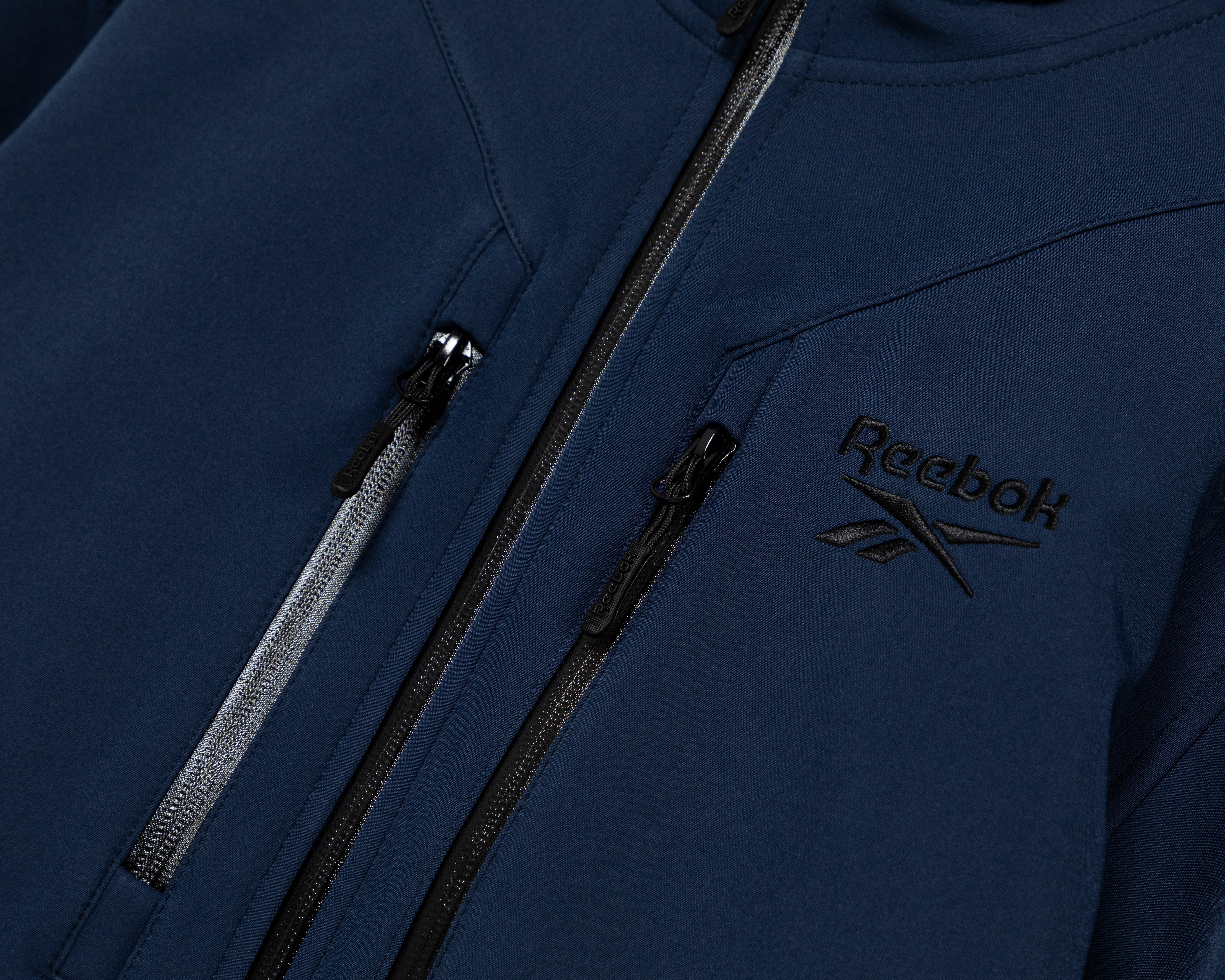 Foto 4 pulgar | Foto 3 | Chamarra Reebok Softshell de Entrenamiento para Hombre