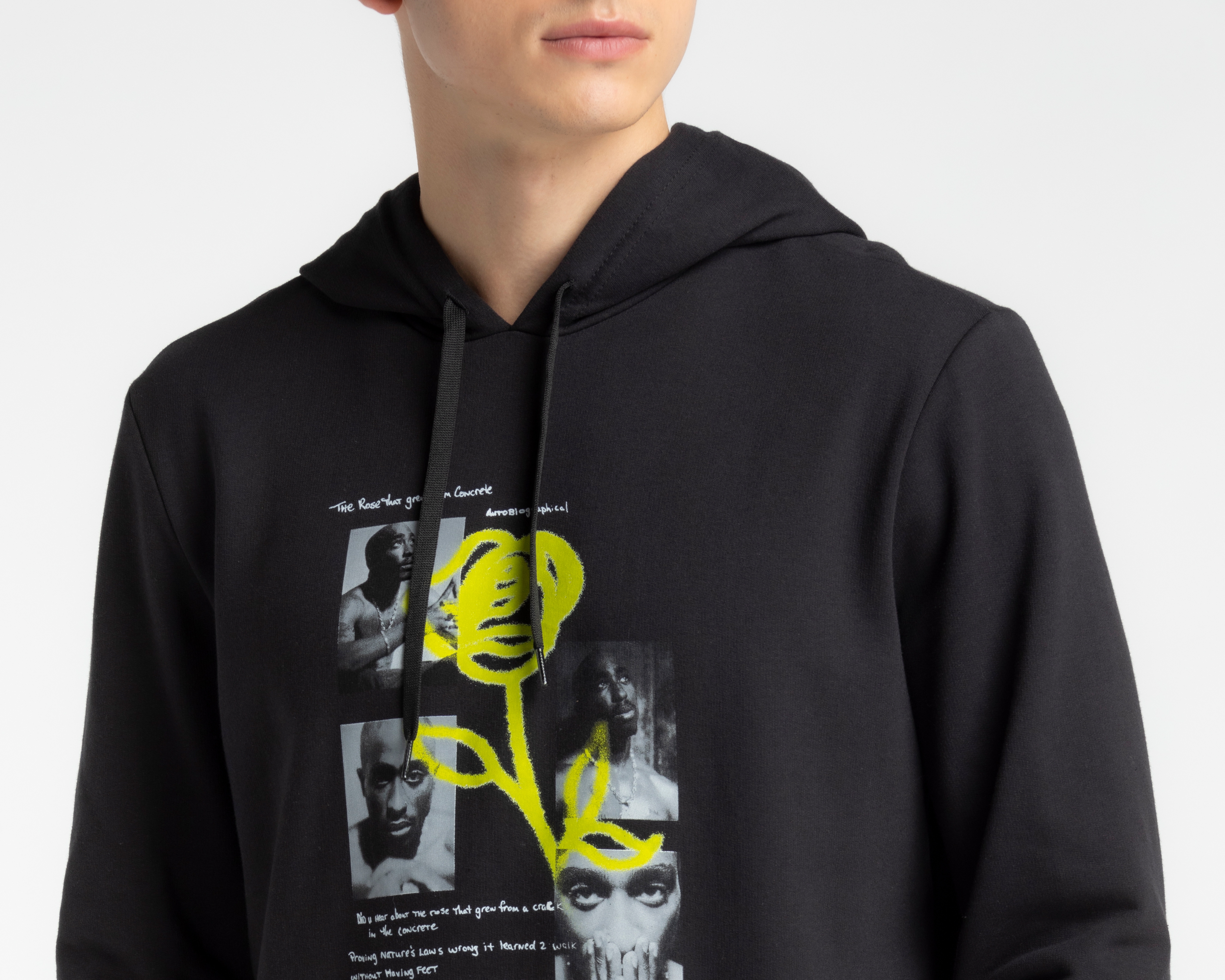 Foto 4 pulgar | Foto 3 | Sudadera Tupac con Capucha