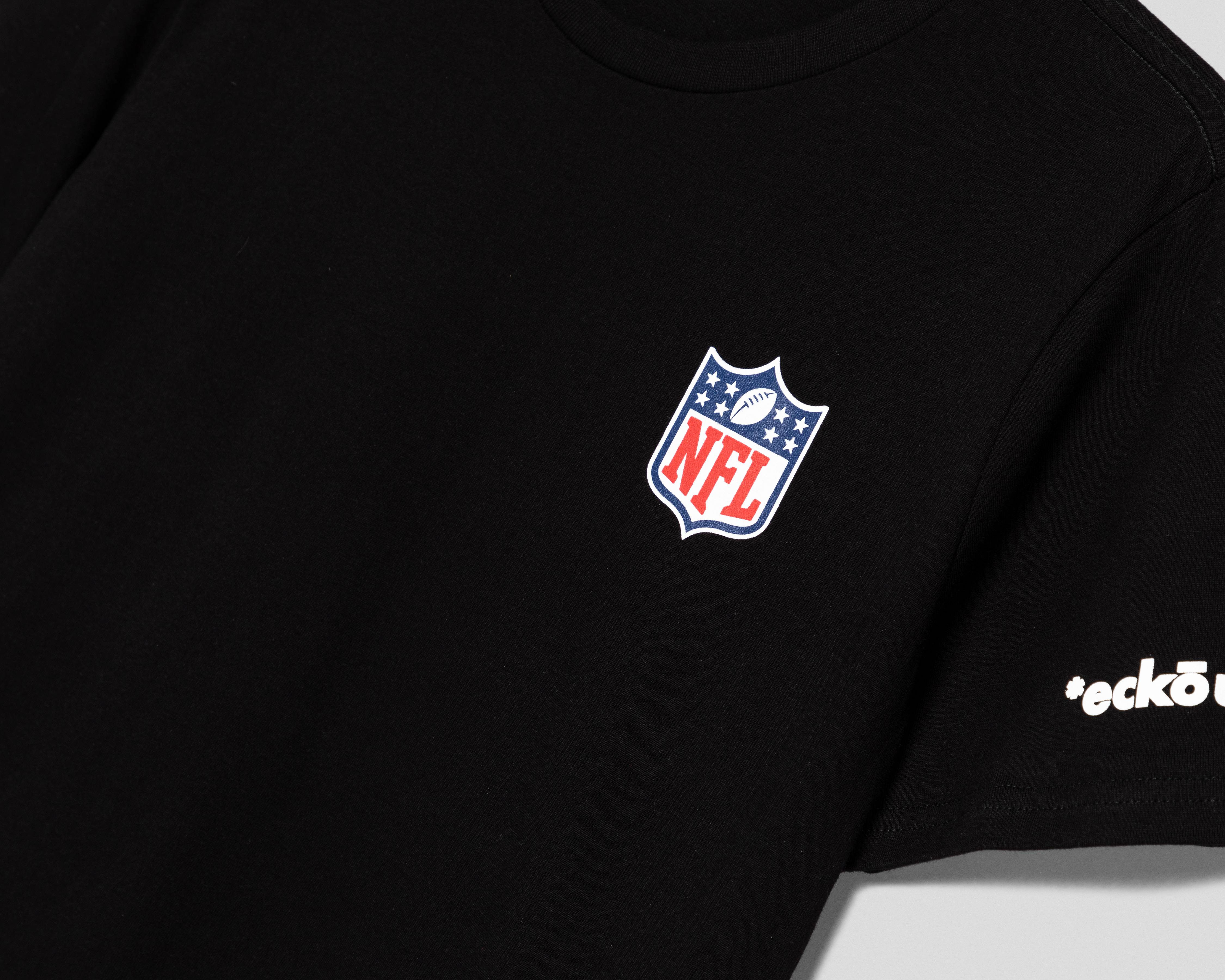 Foto 4 pulgar | Foto 3 | Playera Eckó Unltd. NFL Cuello Redondo para Hombre