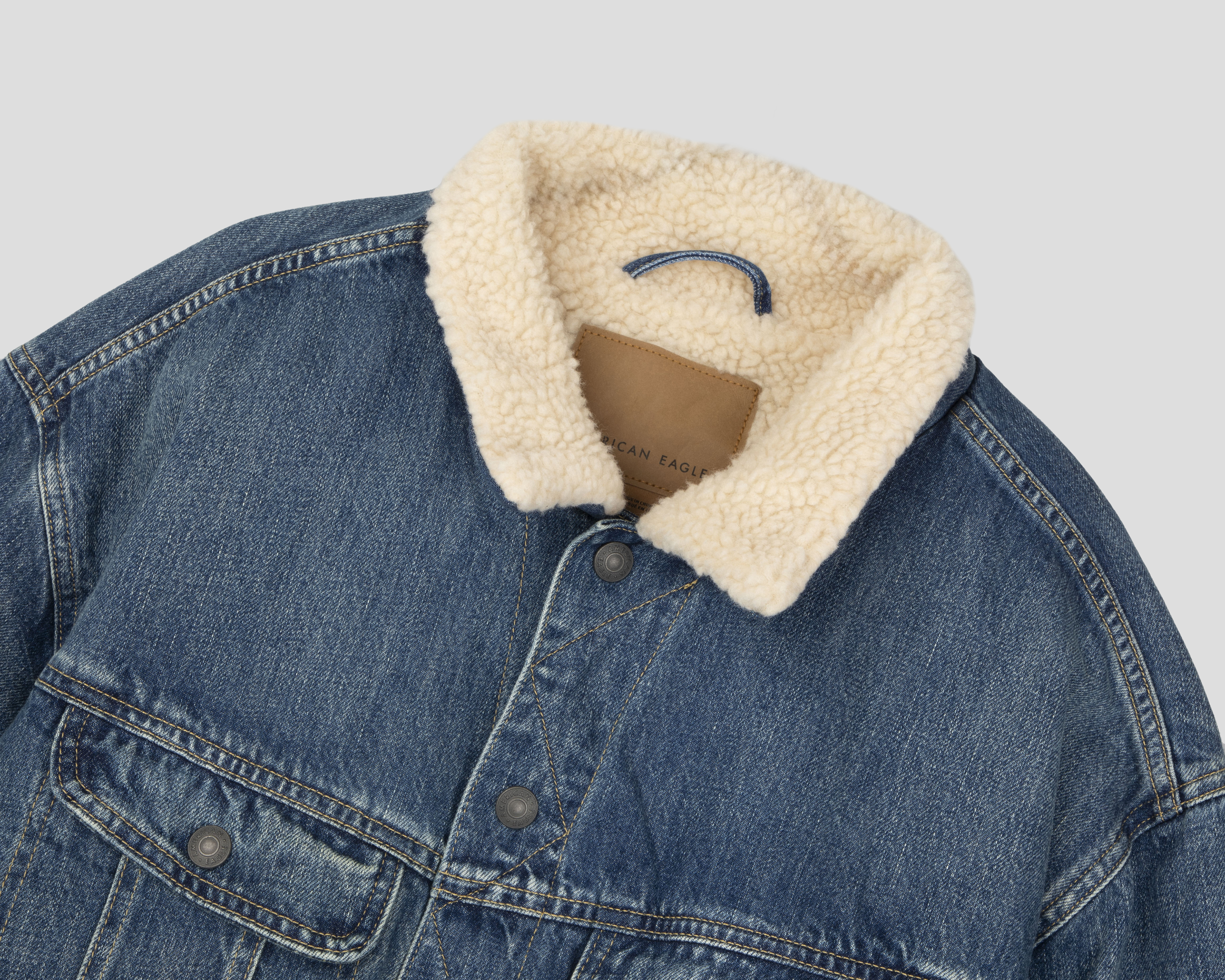 Foto 4 pulgar | Foto 3 | Chamarra American Eagle Trucker de Mezclilla