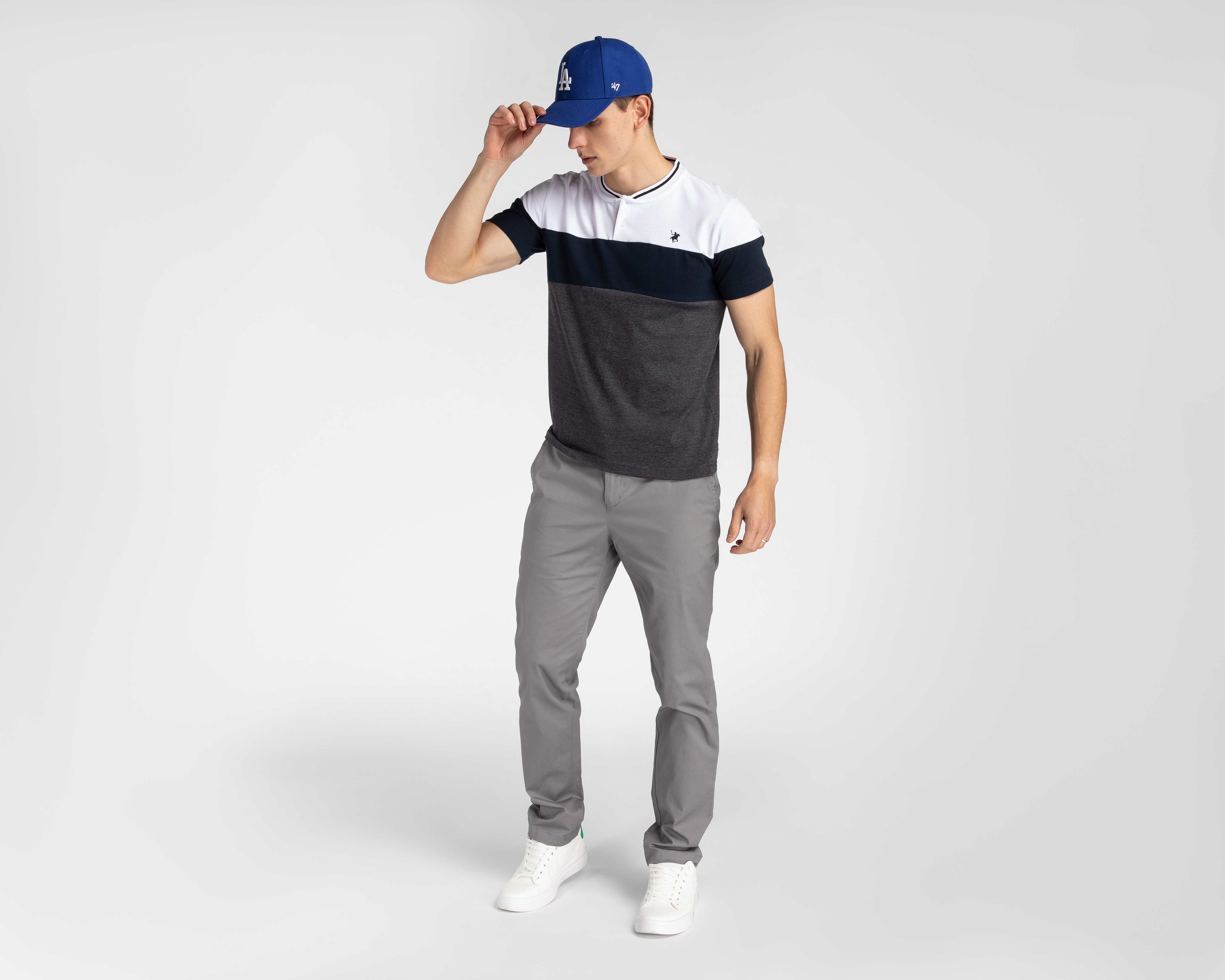 Foto 3 pulgar | Foto 2 | Playera Cuello Henley York Team Polo Club Gris para Hombre