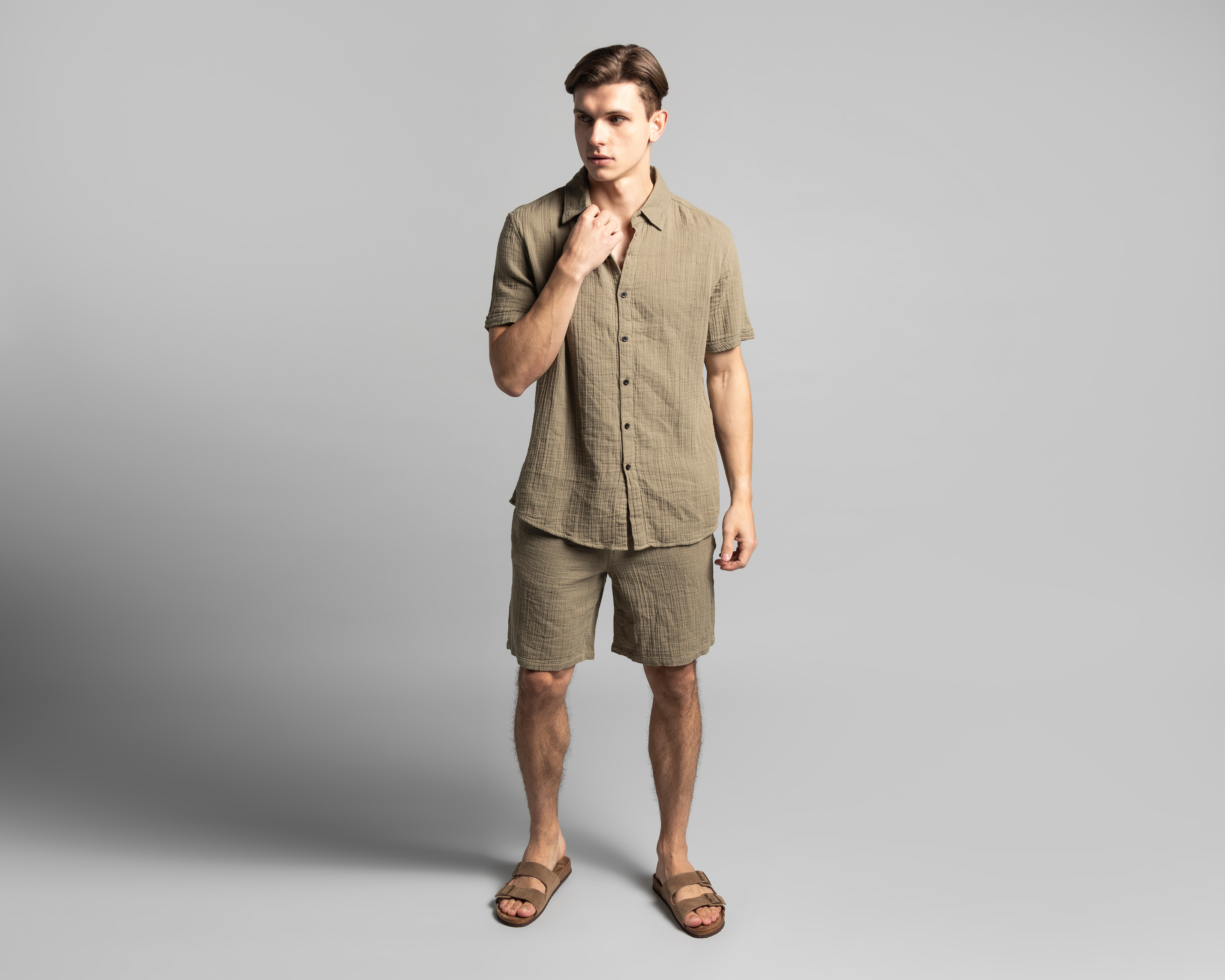 Foto 2 pulgar | Foto 1 | Conjunto de Short y Camisa Strona para Hombre