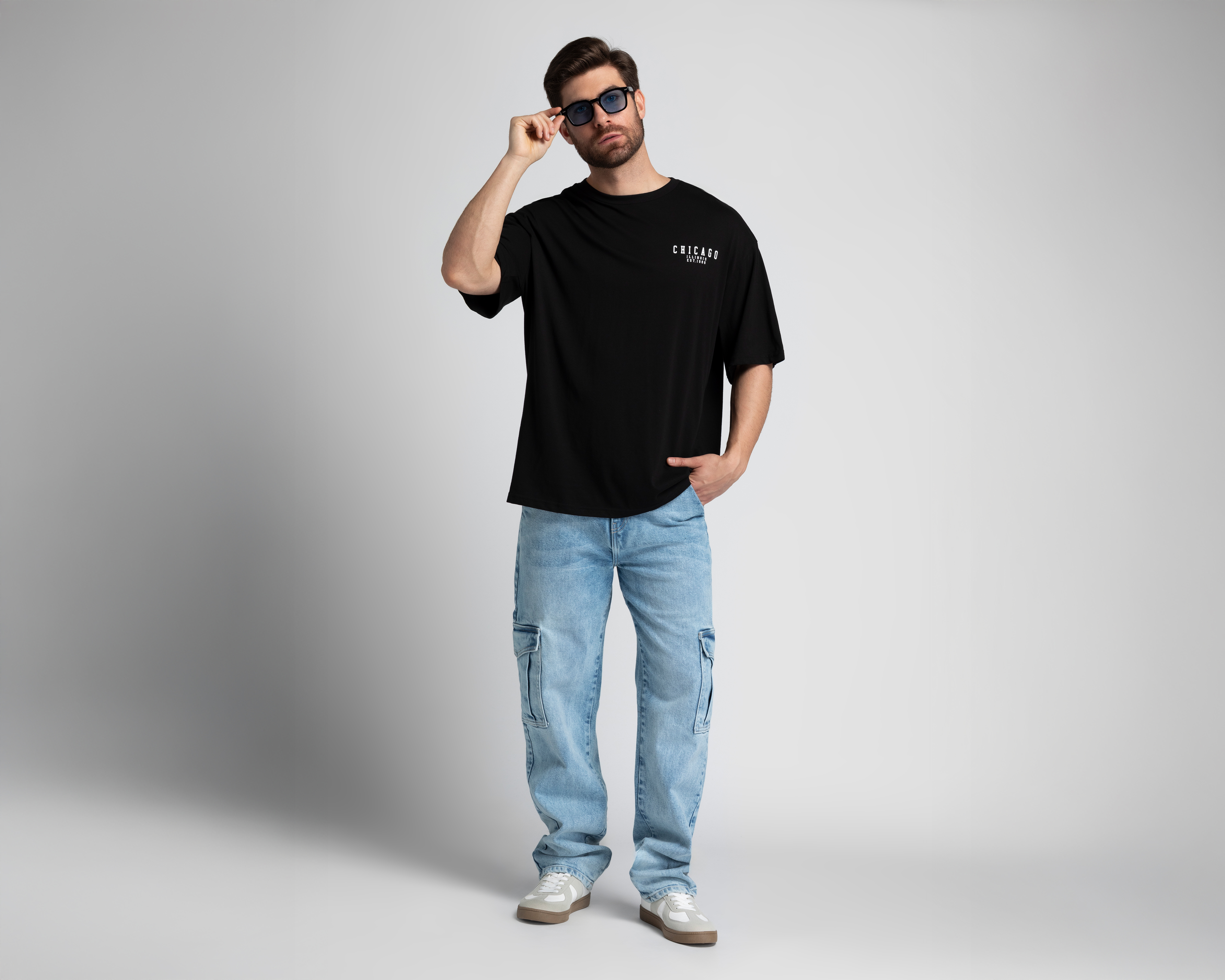 Foto 2 pulgar | Foto 1 | Playera de Cuello Redondo Negra Strona para Hombre