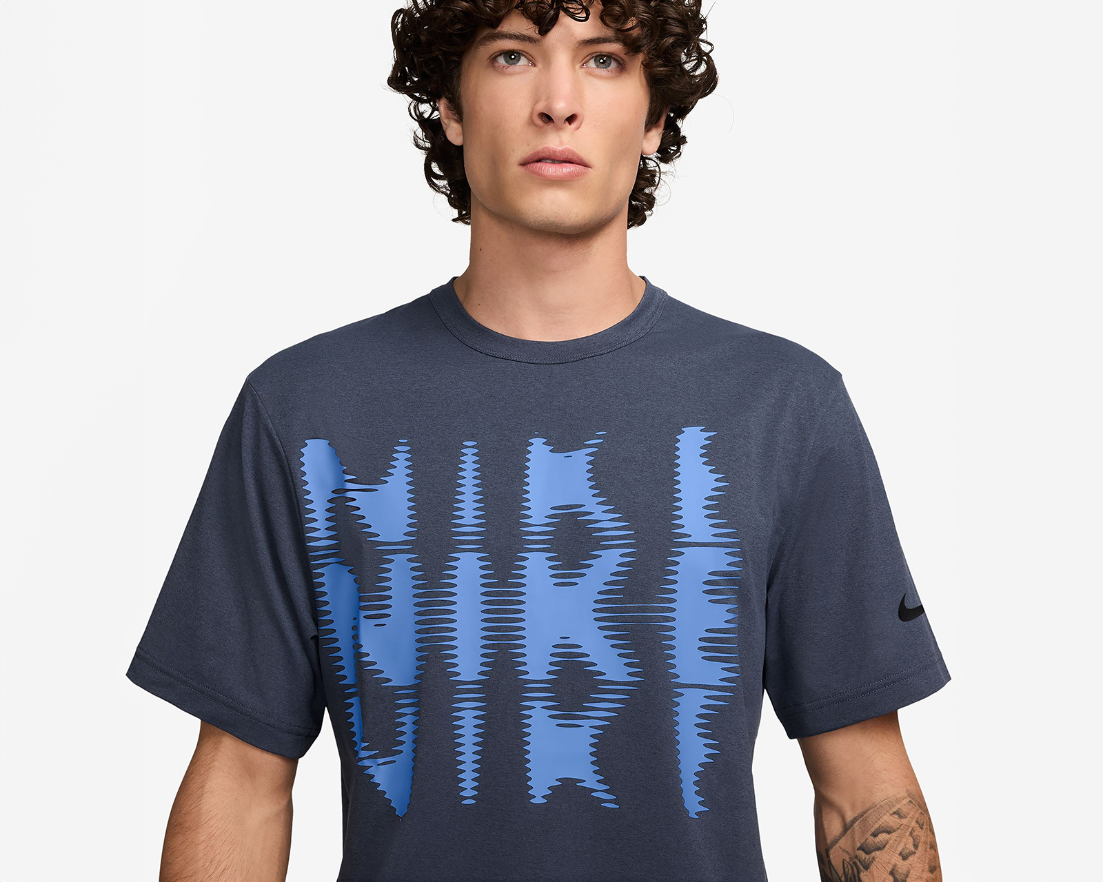 Foto 4 pulgar | Foto 3 | Playera Nike Dri-FIT Hyverse de Entrenamiento para Hombre
