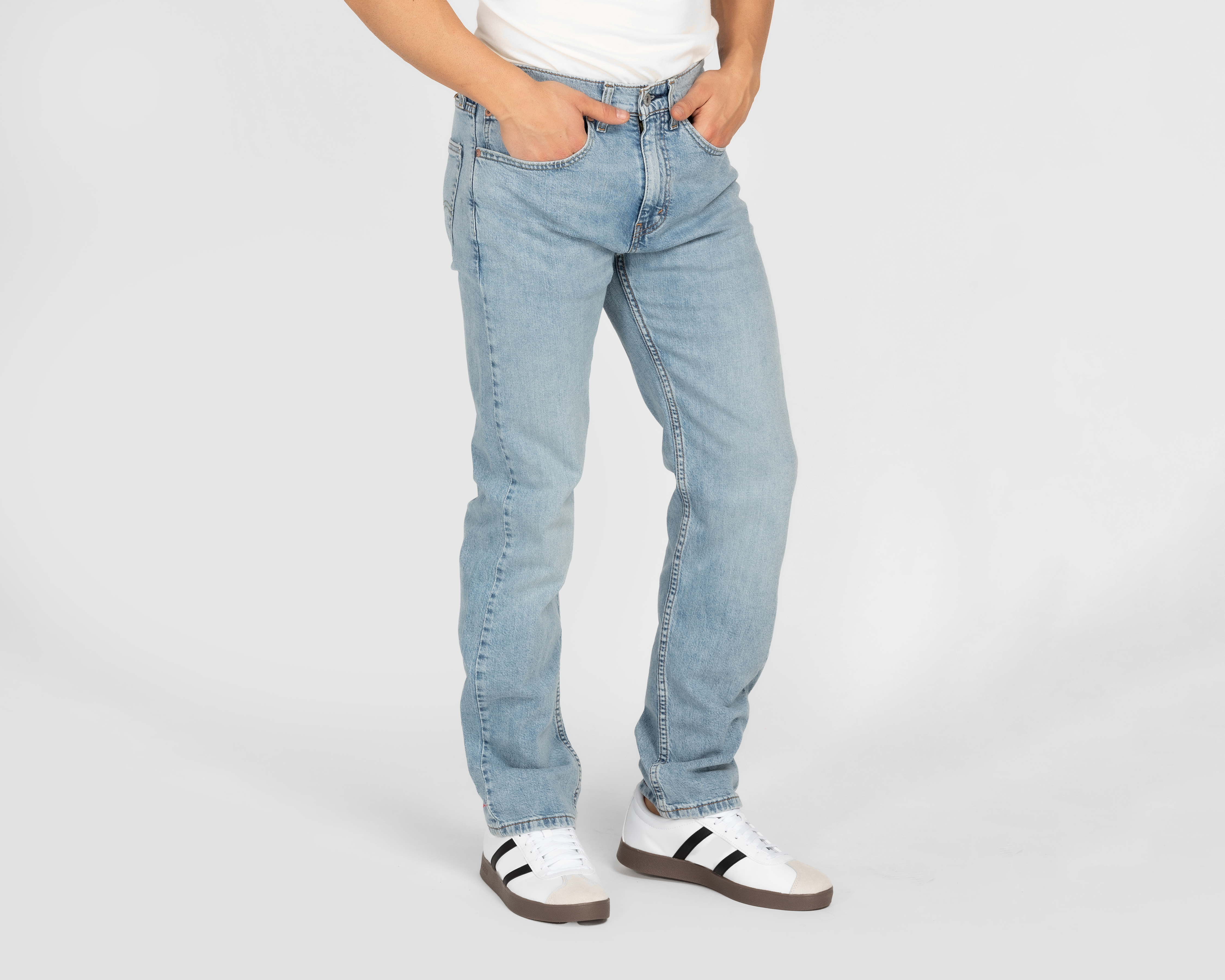 Foto 2 pulgar | Foto 1 | Jeans Regular Fit Levi's 505 para Hombre