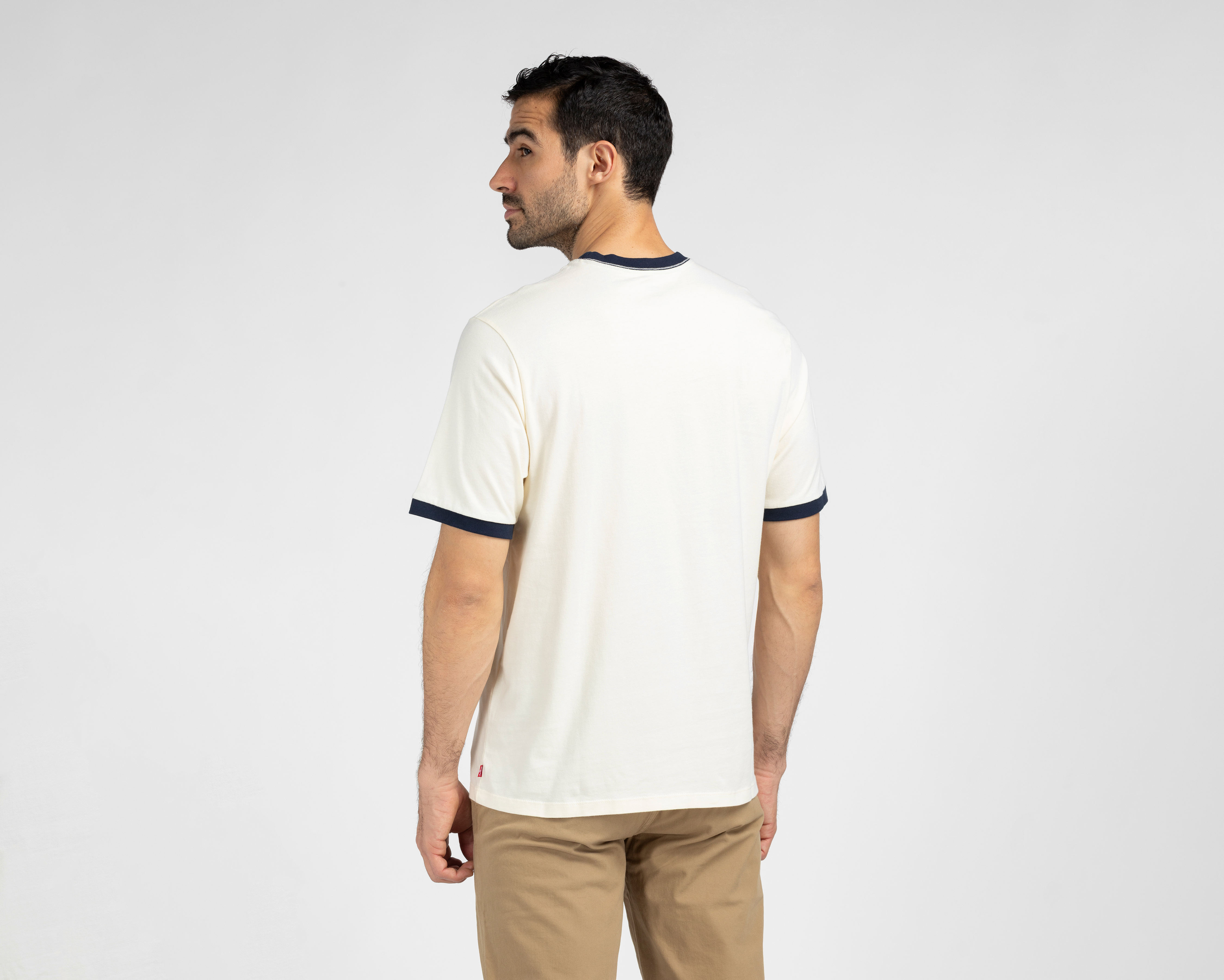 Foto 3 pulgar | Foto 2 | Playera de Cuello Redondo Beige Levi's para Hombre