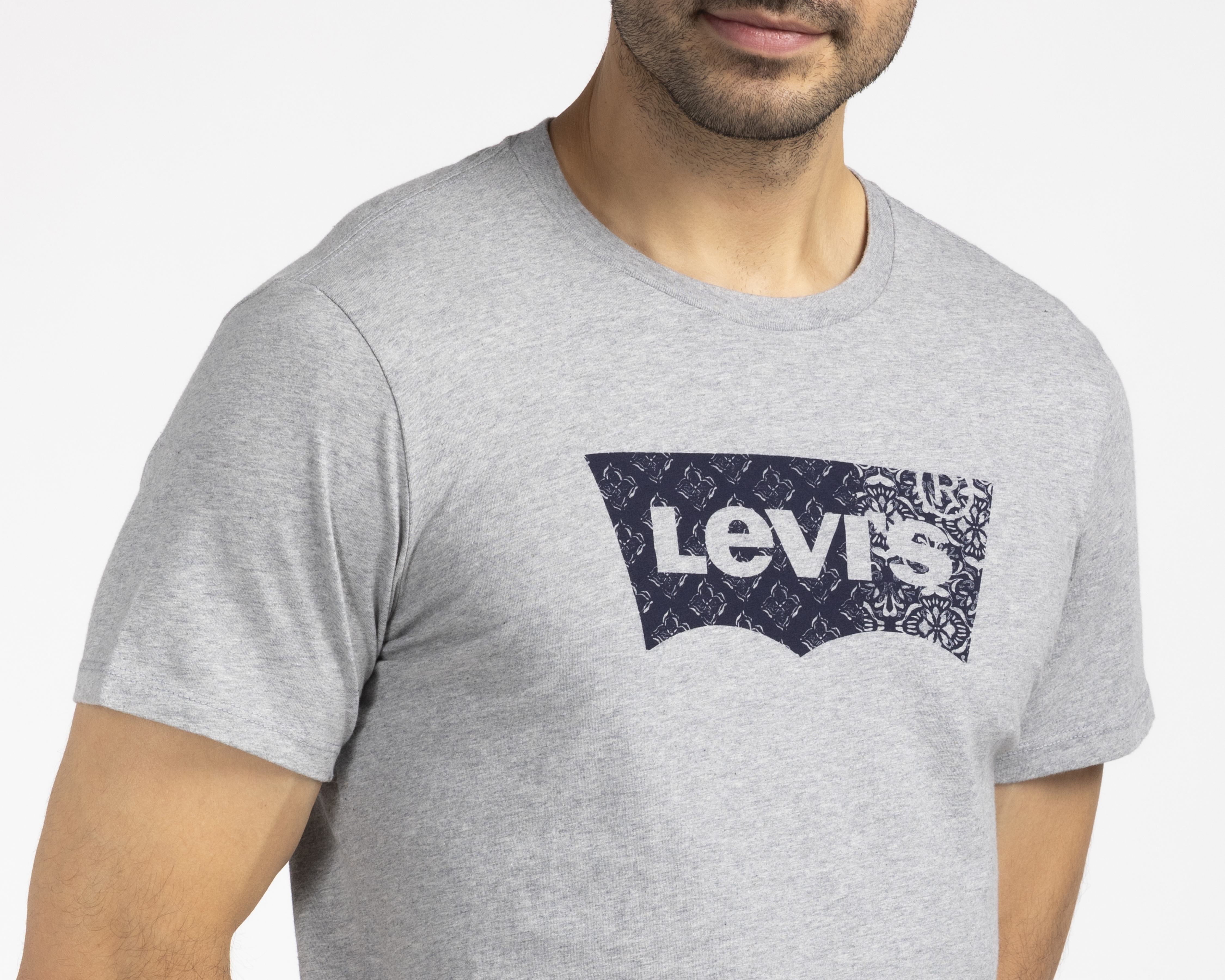 Foto 4 pulgar | Foto 3 | Playera de Cuello Redondo Gris Levis para Hombre