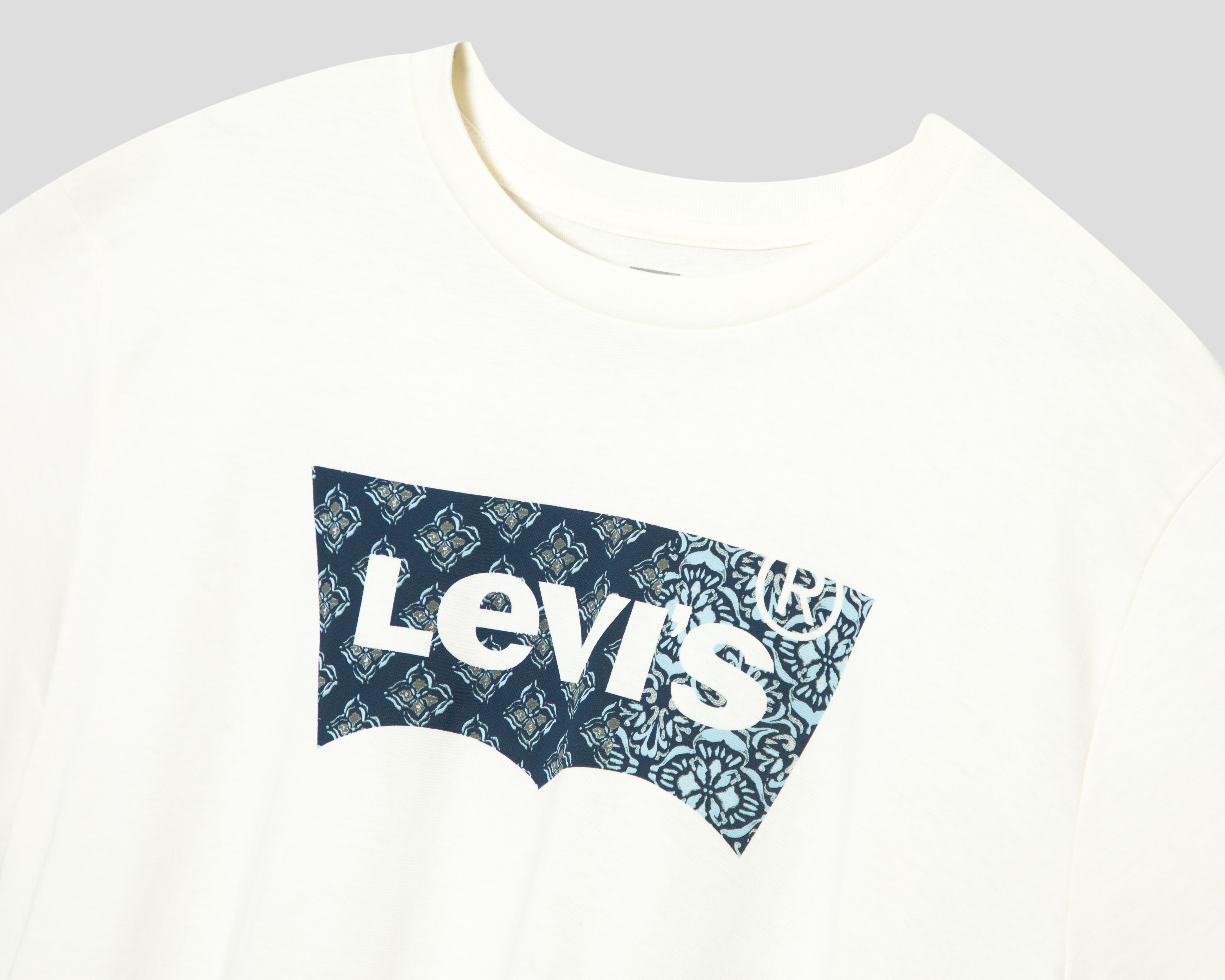 Foto 4 pulgar | Foto 3 | Playera de Cuello Redondo Levi's Blanca para Hombre